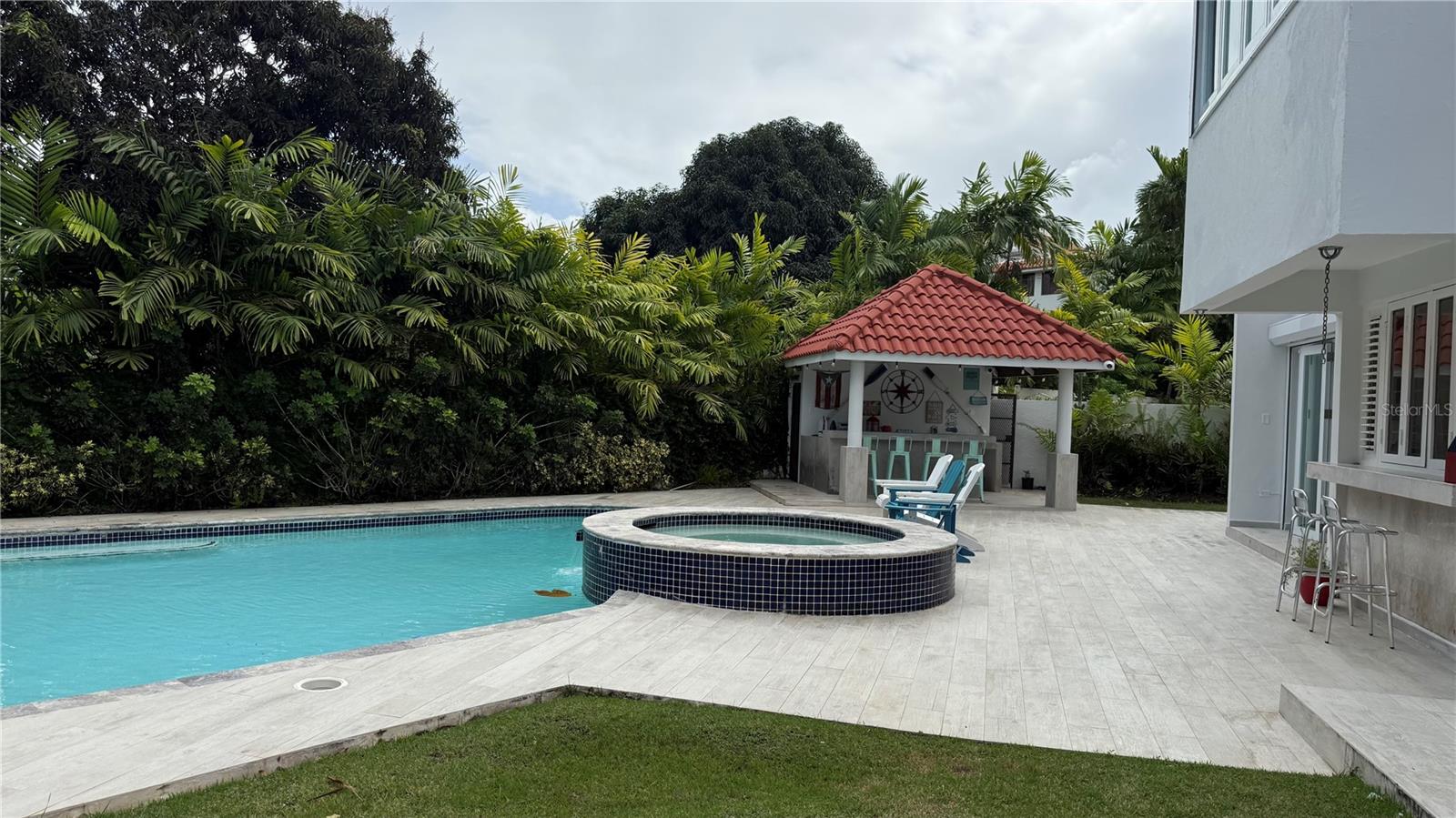 PR9118783 Property Photo