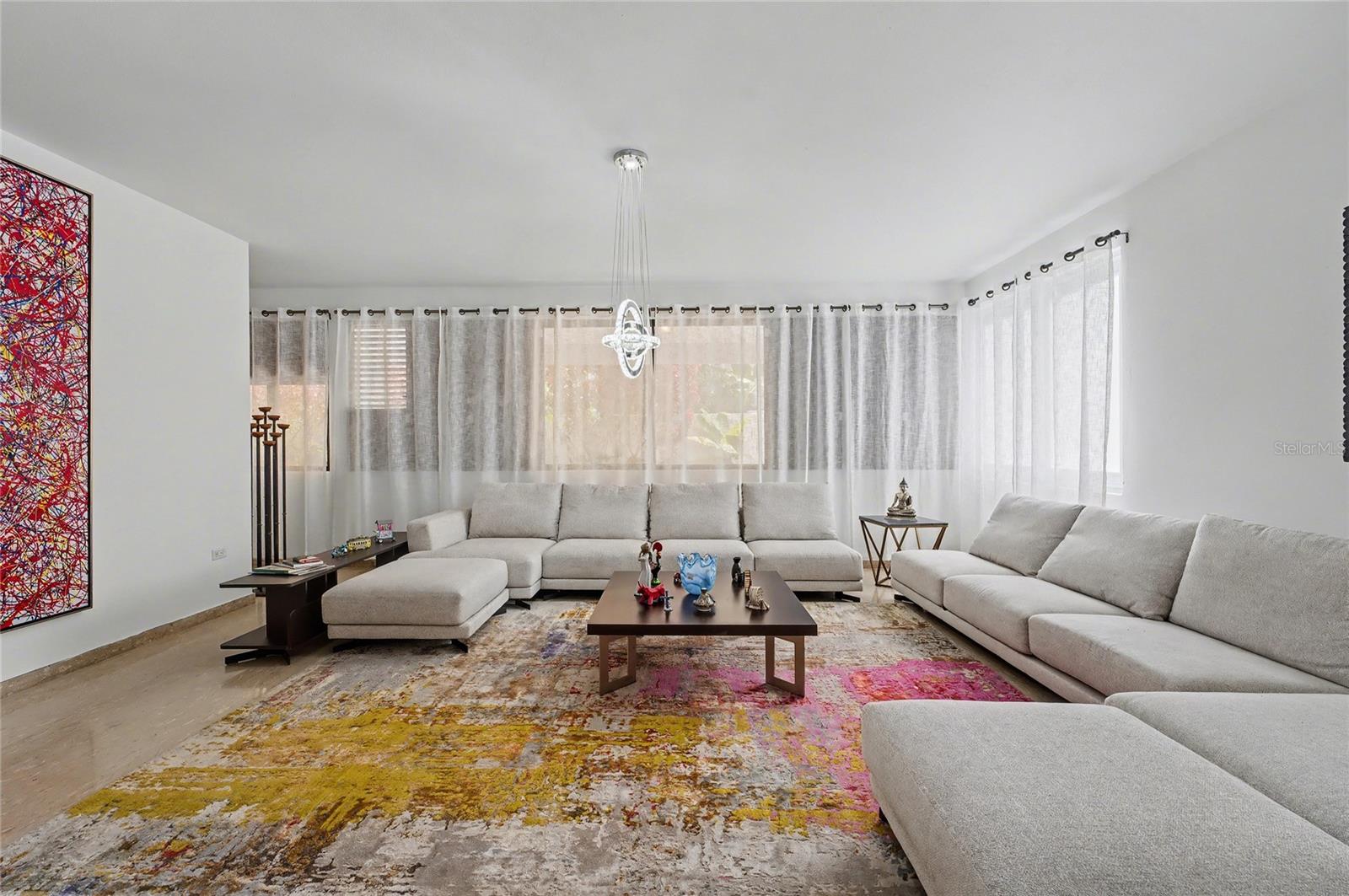 PR9118783 Property Photo