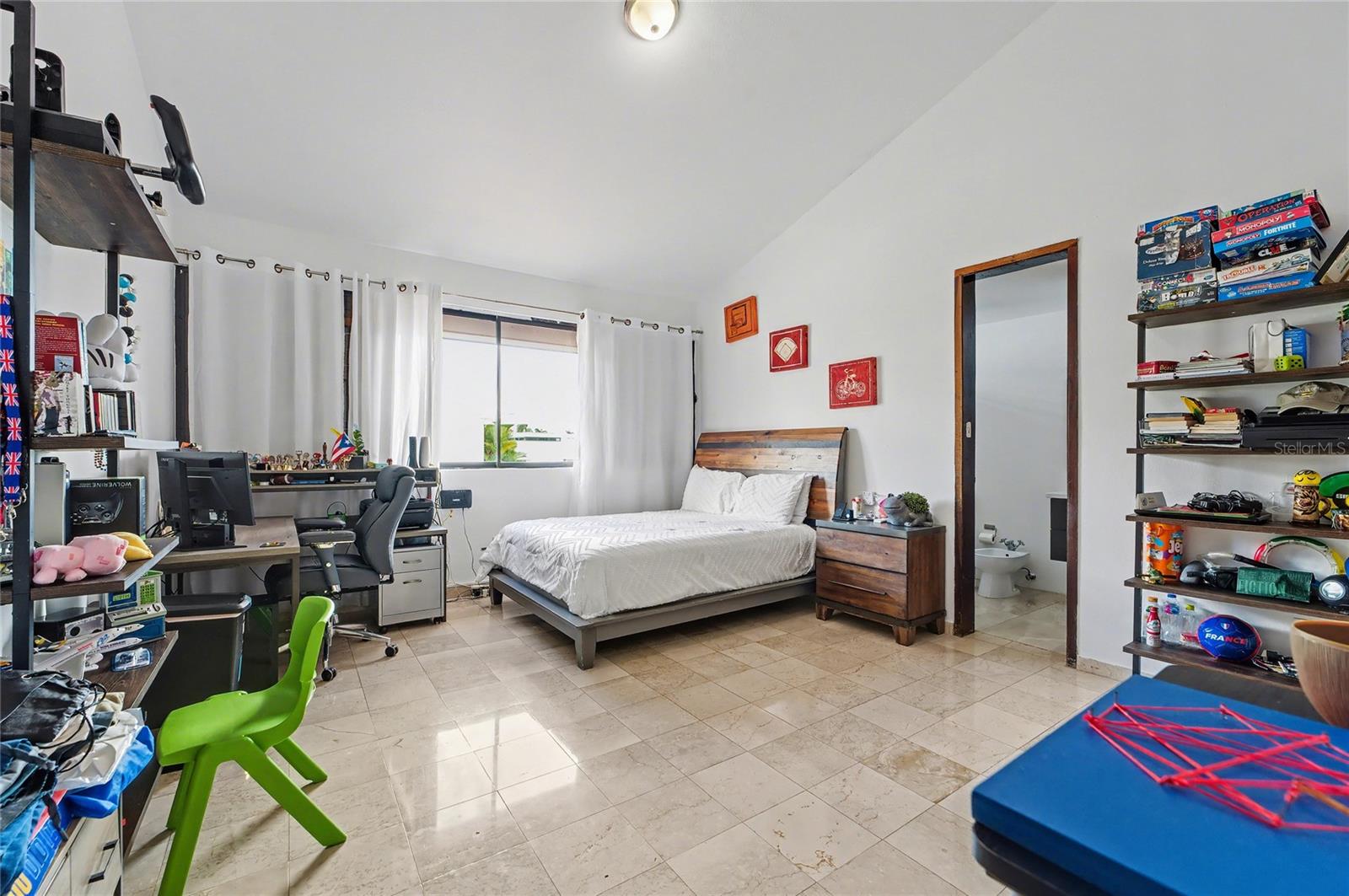 PR9118783 Property Photo