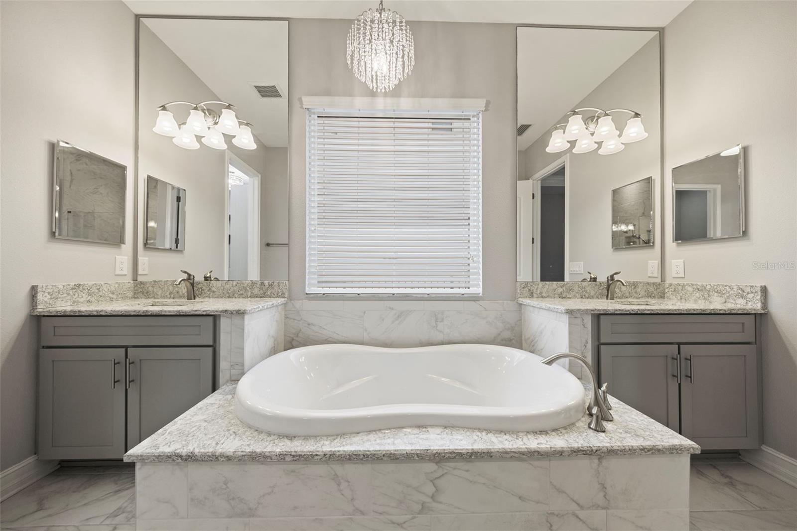 Extended mirrors to ceiling