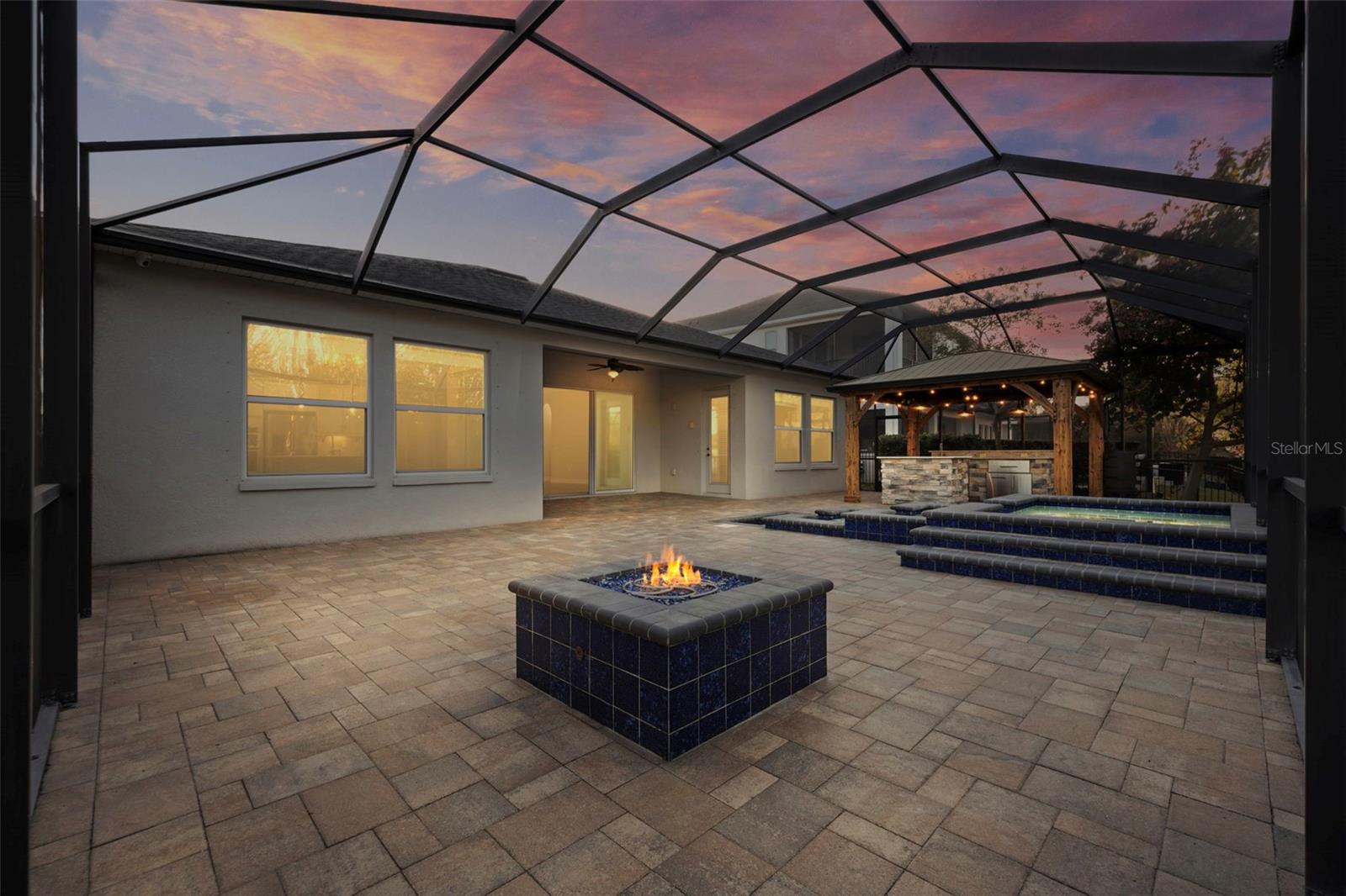 Outdoor living space, ideal for entertaining & everyday relaxation