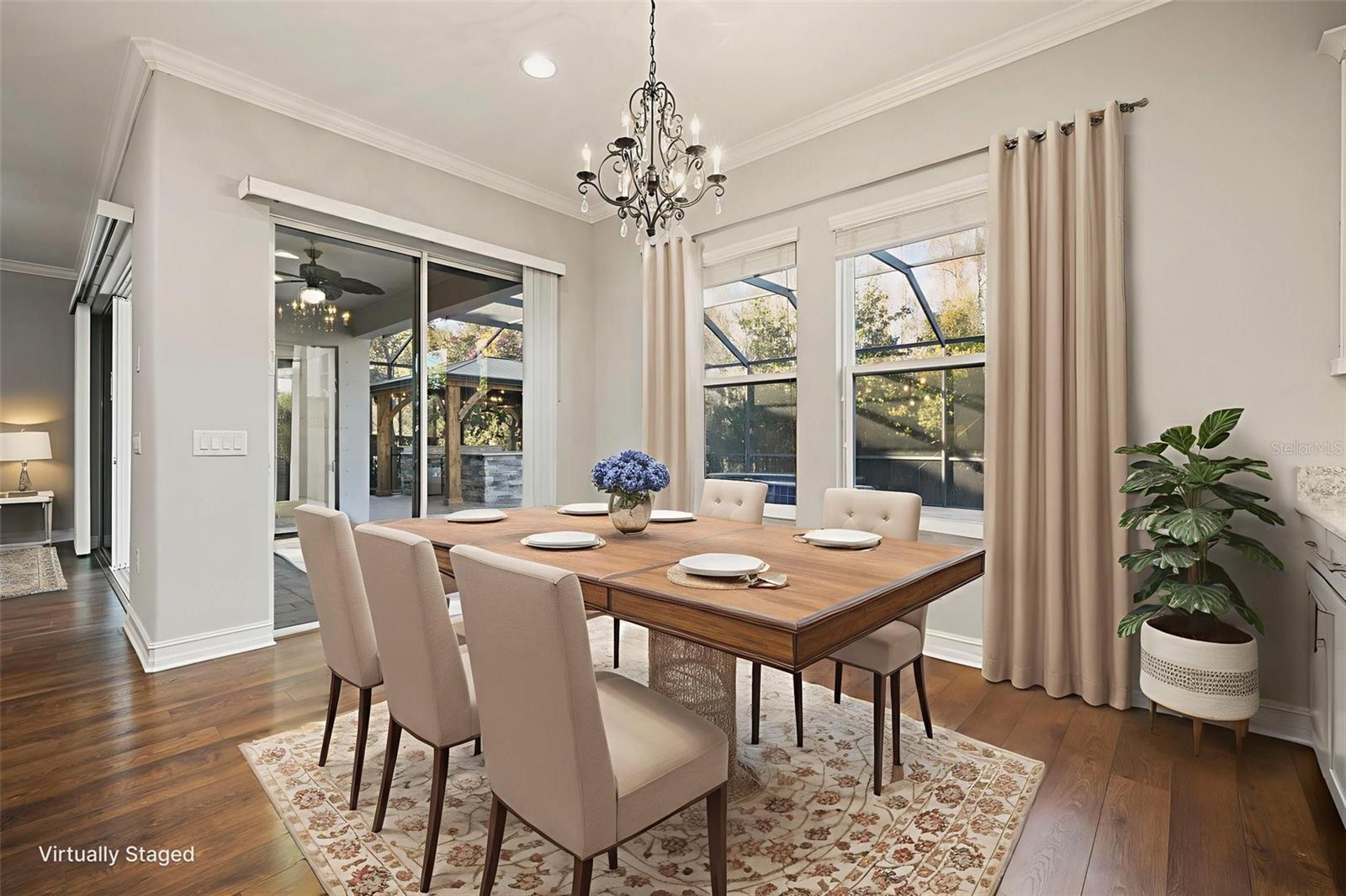 Breakfast nook/dinette -virtual staging