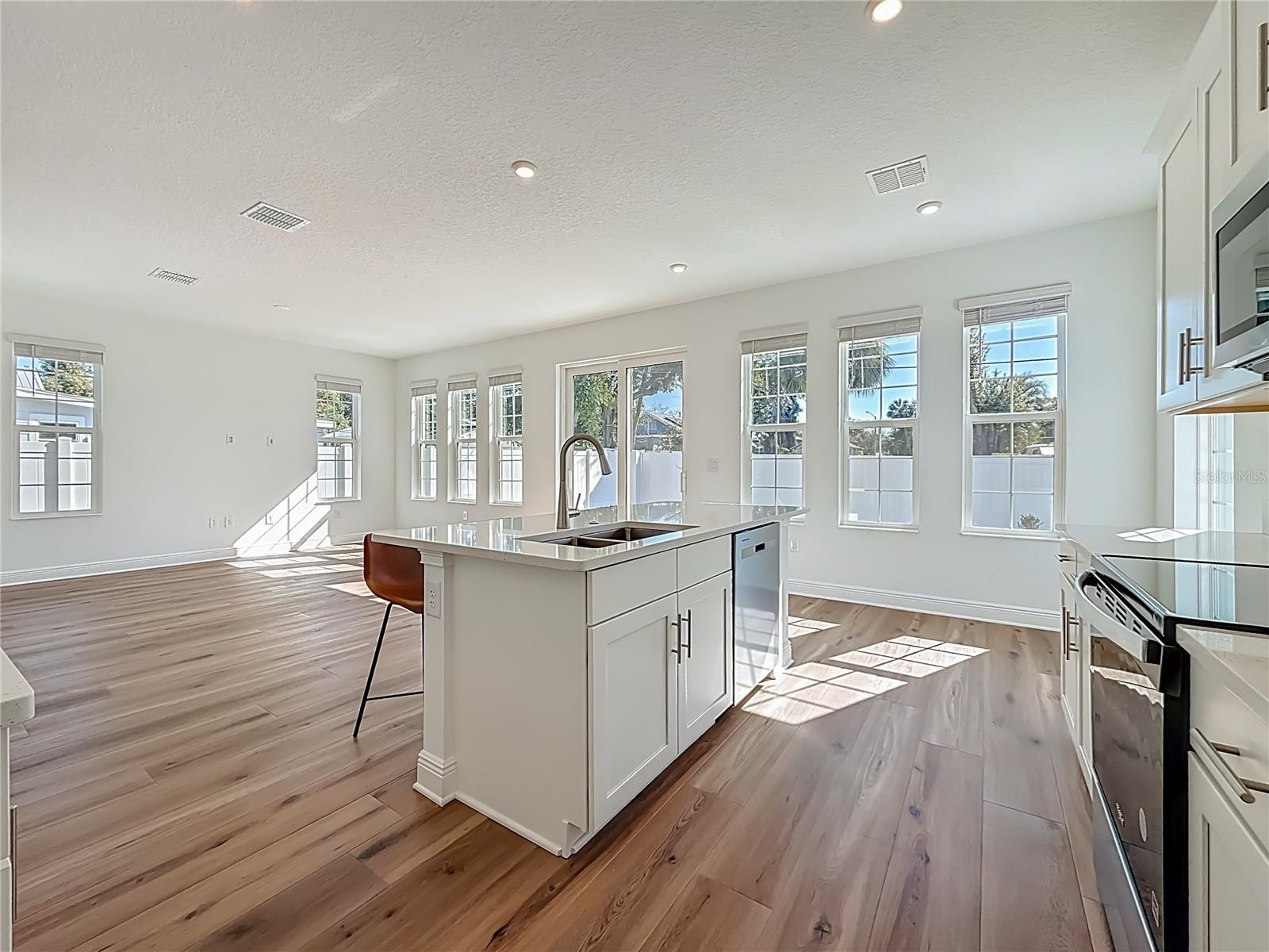 1066 8TH AVE S, ST PETERSBURG, FL, 33705