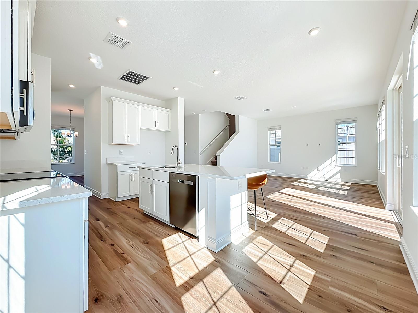 1066 8TH AVE S, ST PETERSBURG, FL, 33705