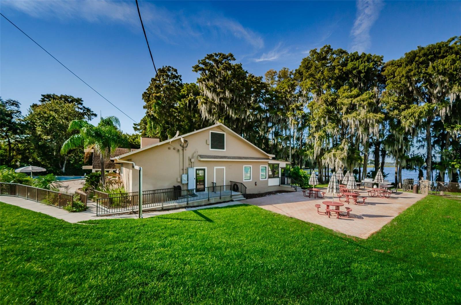Lake Tarpon Lodge