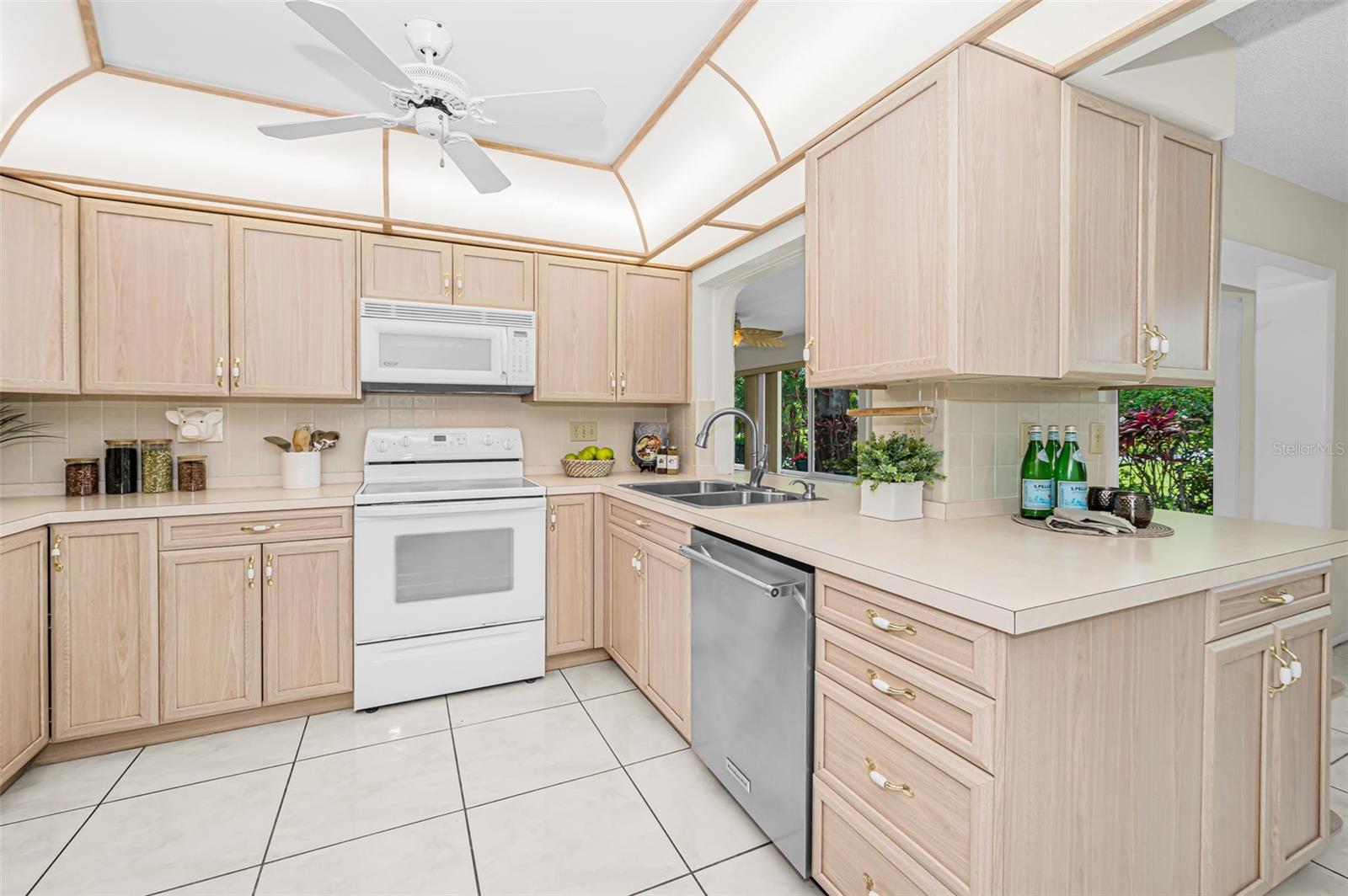 Pass Through to Family Room