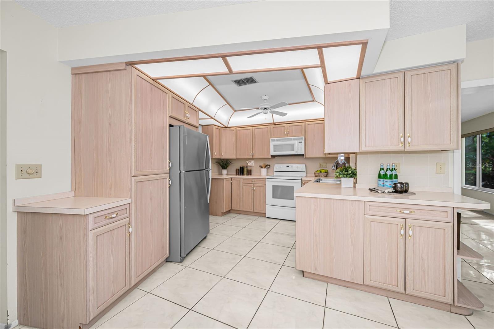 Light and Bright Kitchen