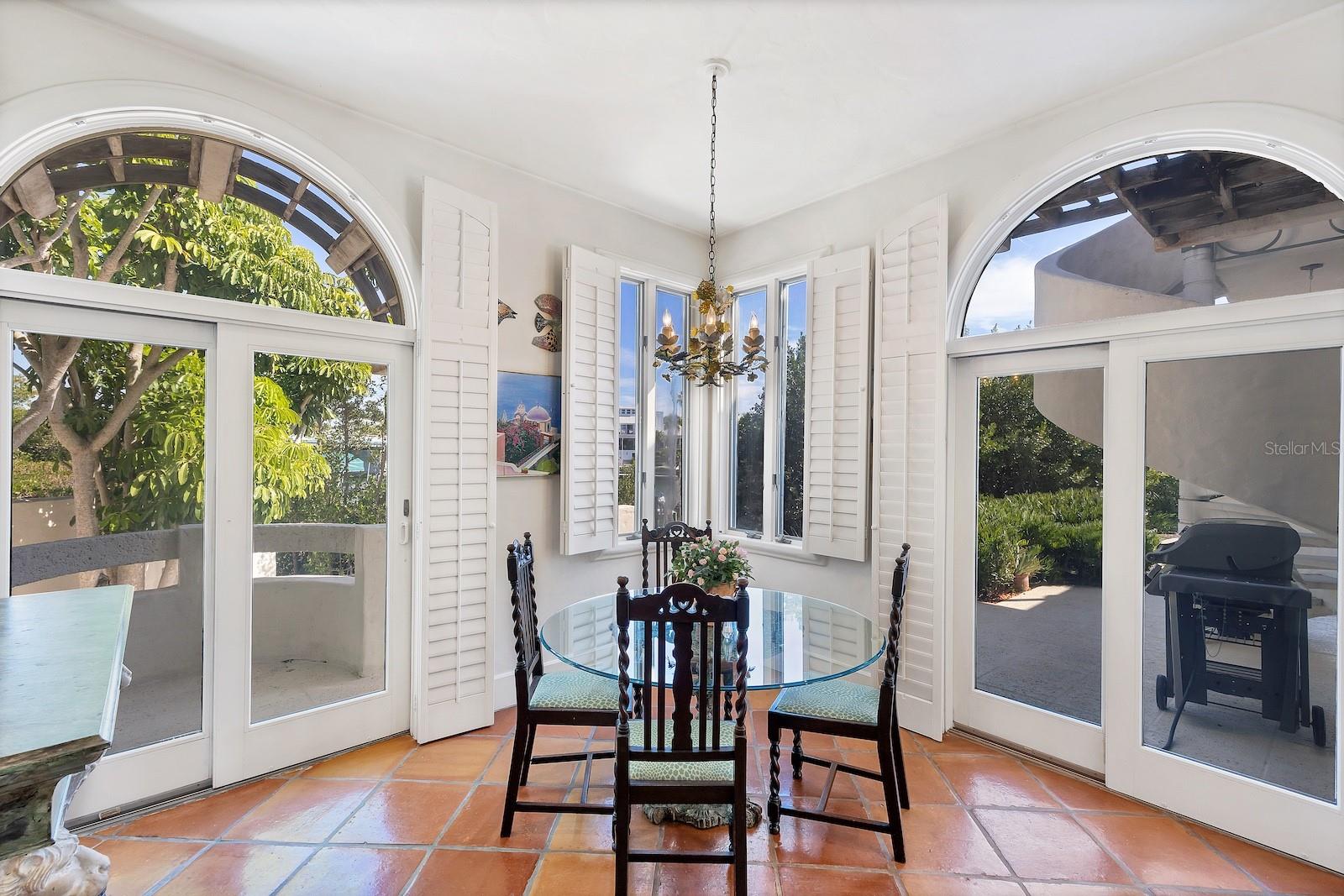 D6145817 Property Photo