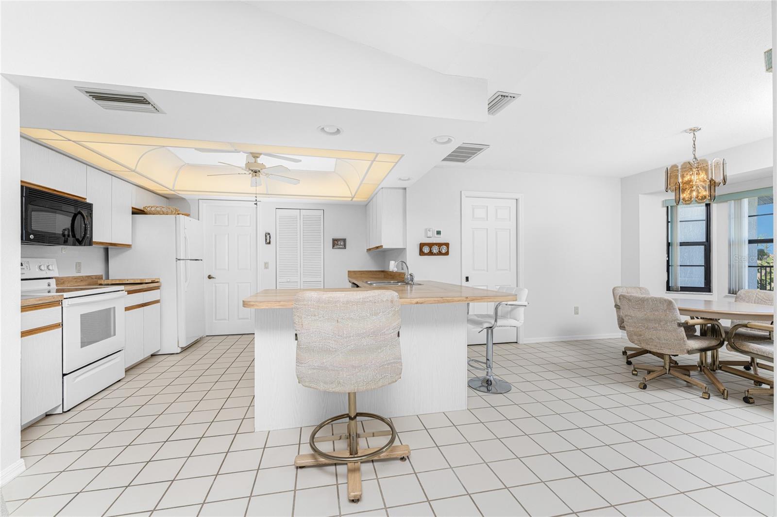 10 BUNKER RD, ROTONDA WEST, FL, 33947