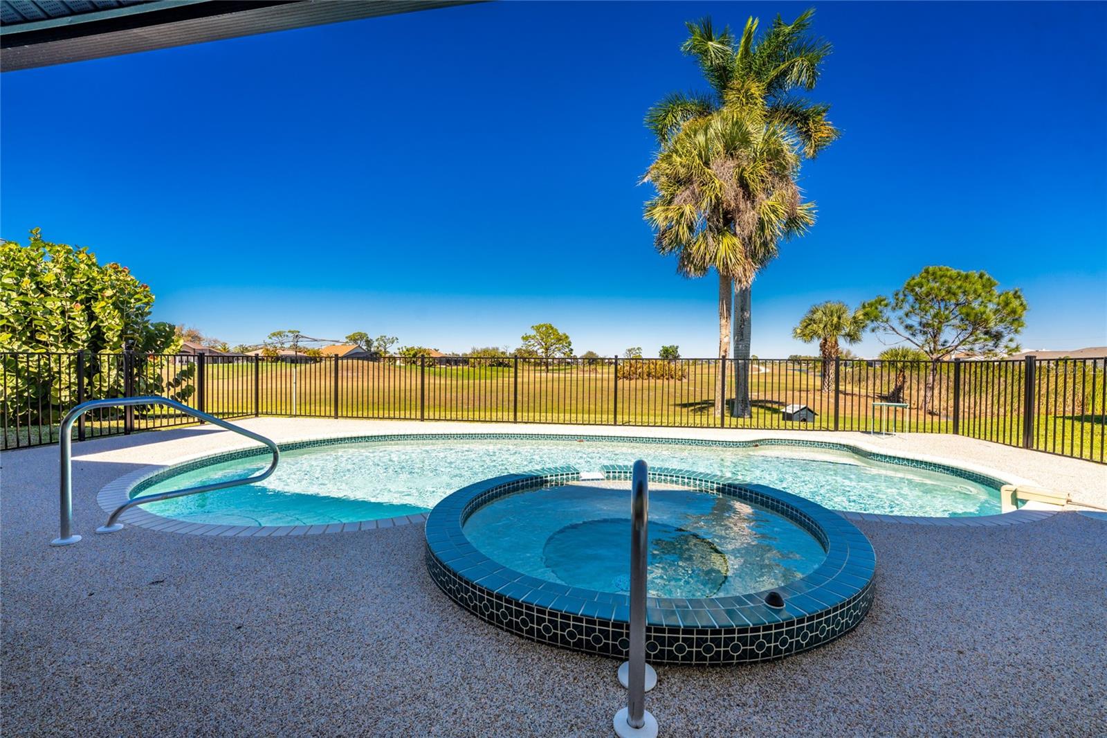 10 BUNKER RD, ROTONDA WEST, FL, 33947