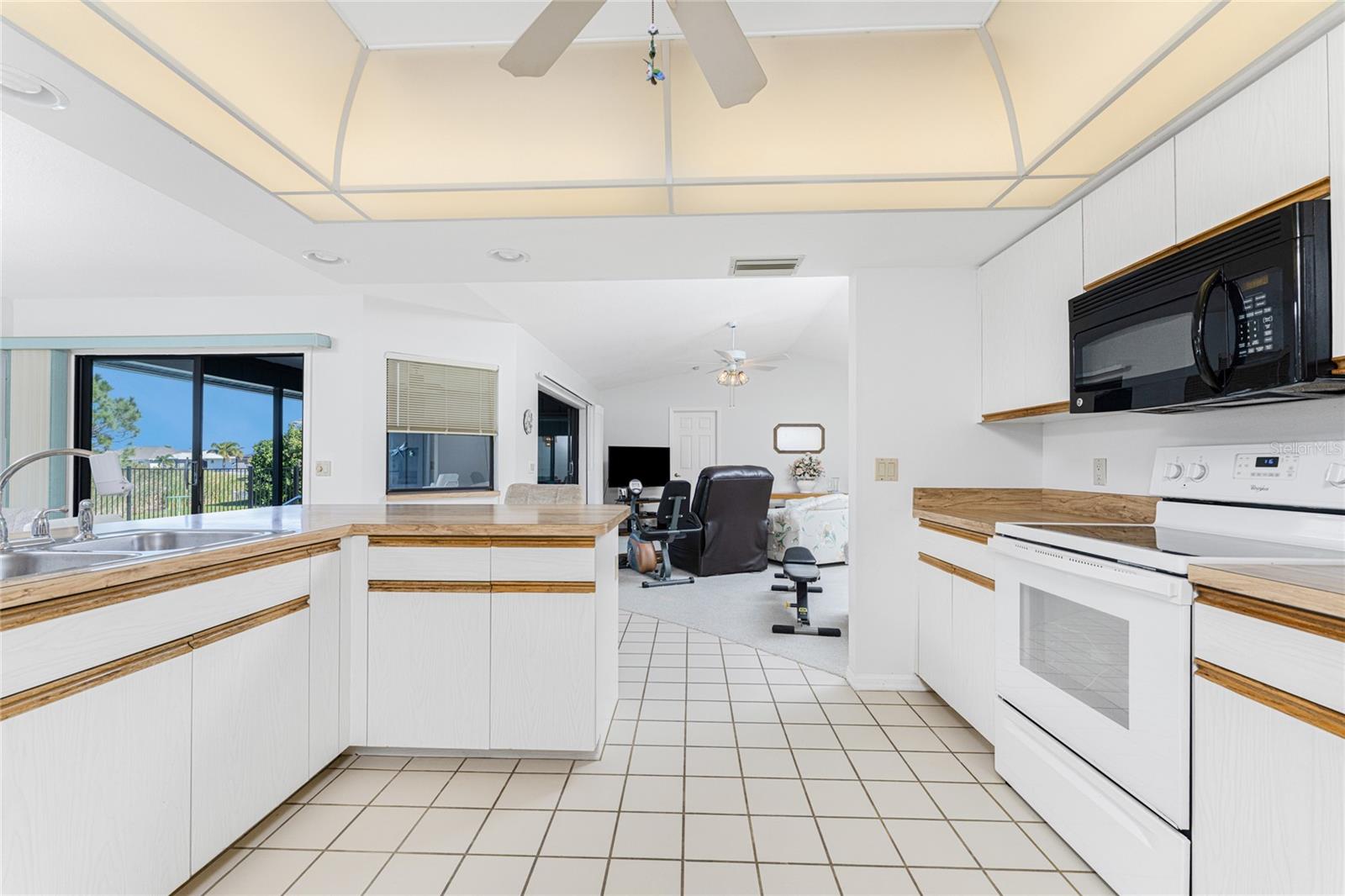 10 BUNKER RD, ROTONDA WEST, FL, 33947