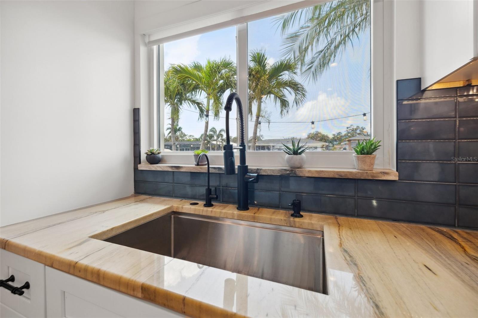 1424 47TH AVE NE, ST PETERSBURG, FL, 33703