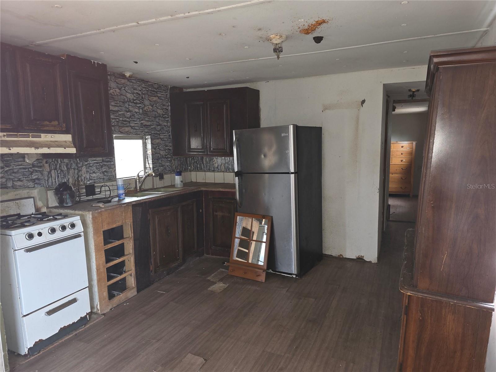 V4946973 Property Photo