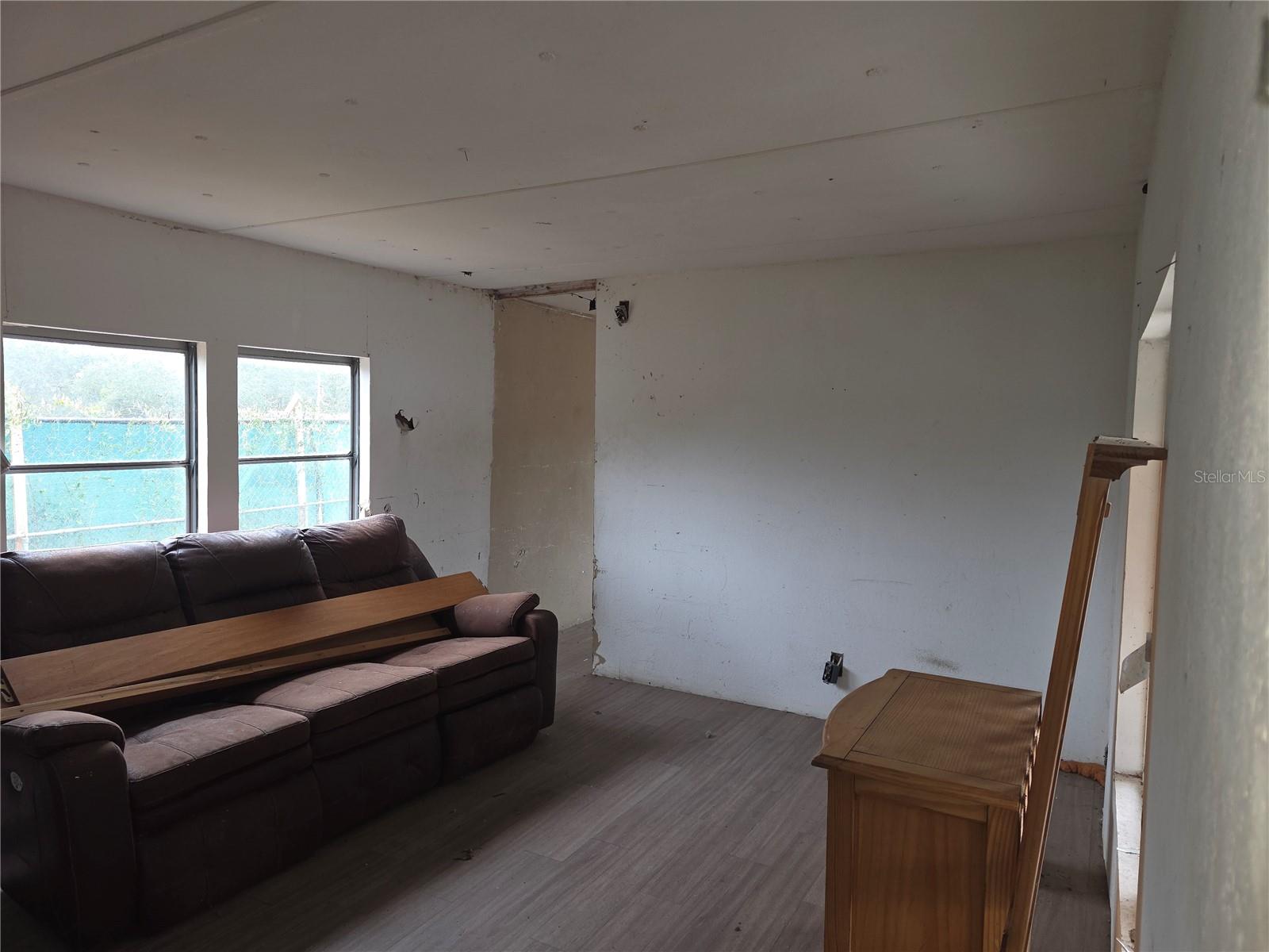 V4946973 Property Photo