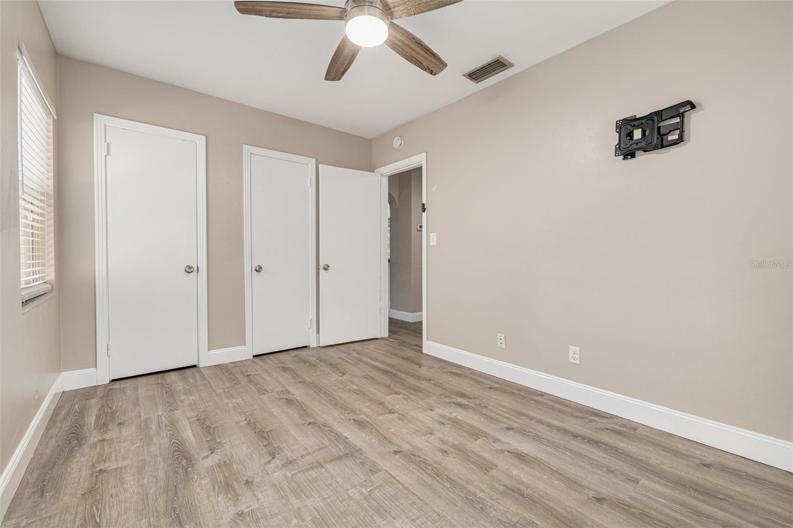 TB8468931 Property Photo