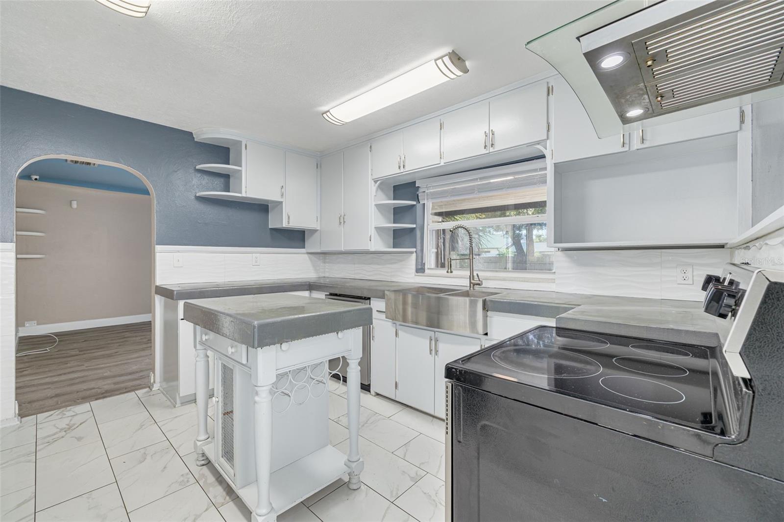 TB8468931 Property Photo