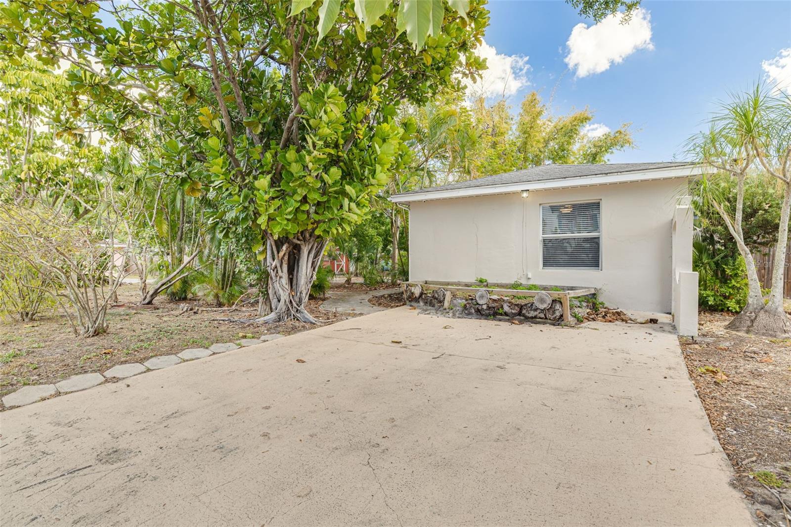 TB8468931 Property Photo