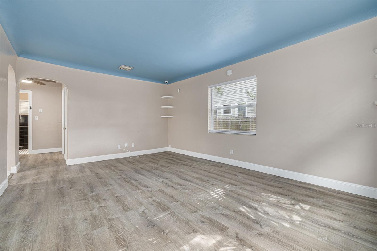 TB8468931 Property Photo