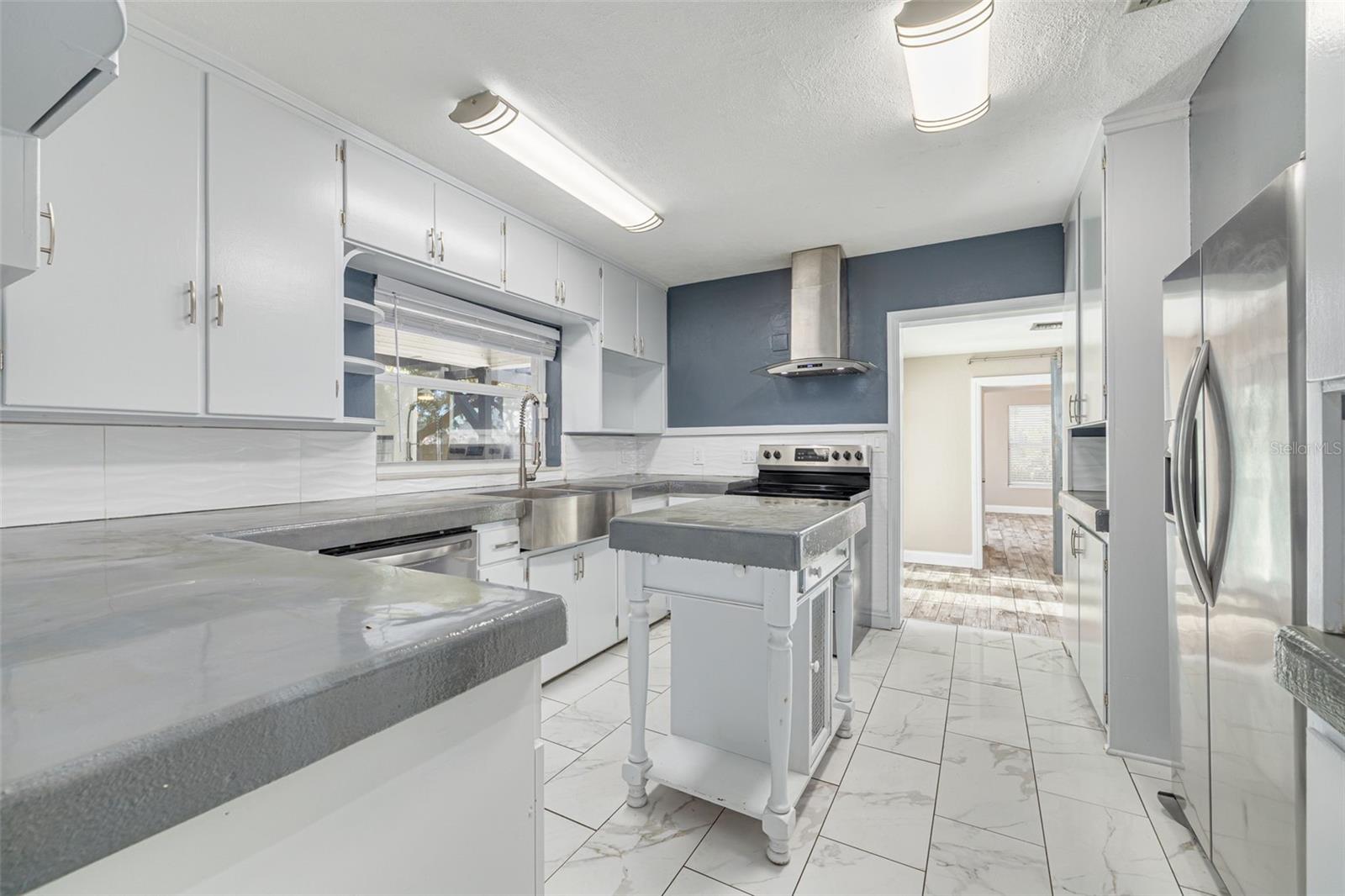 TB8468931 Property Photo