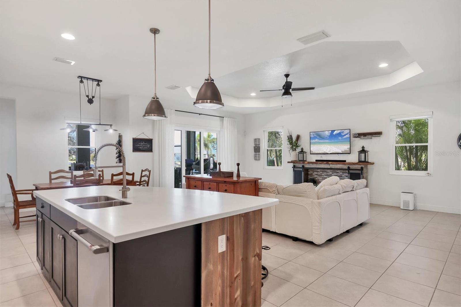 2006 RED LAKE RUN, BRADENTON, FL, 34211