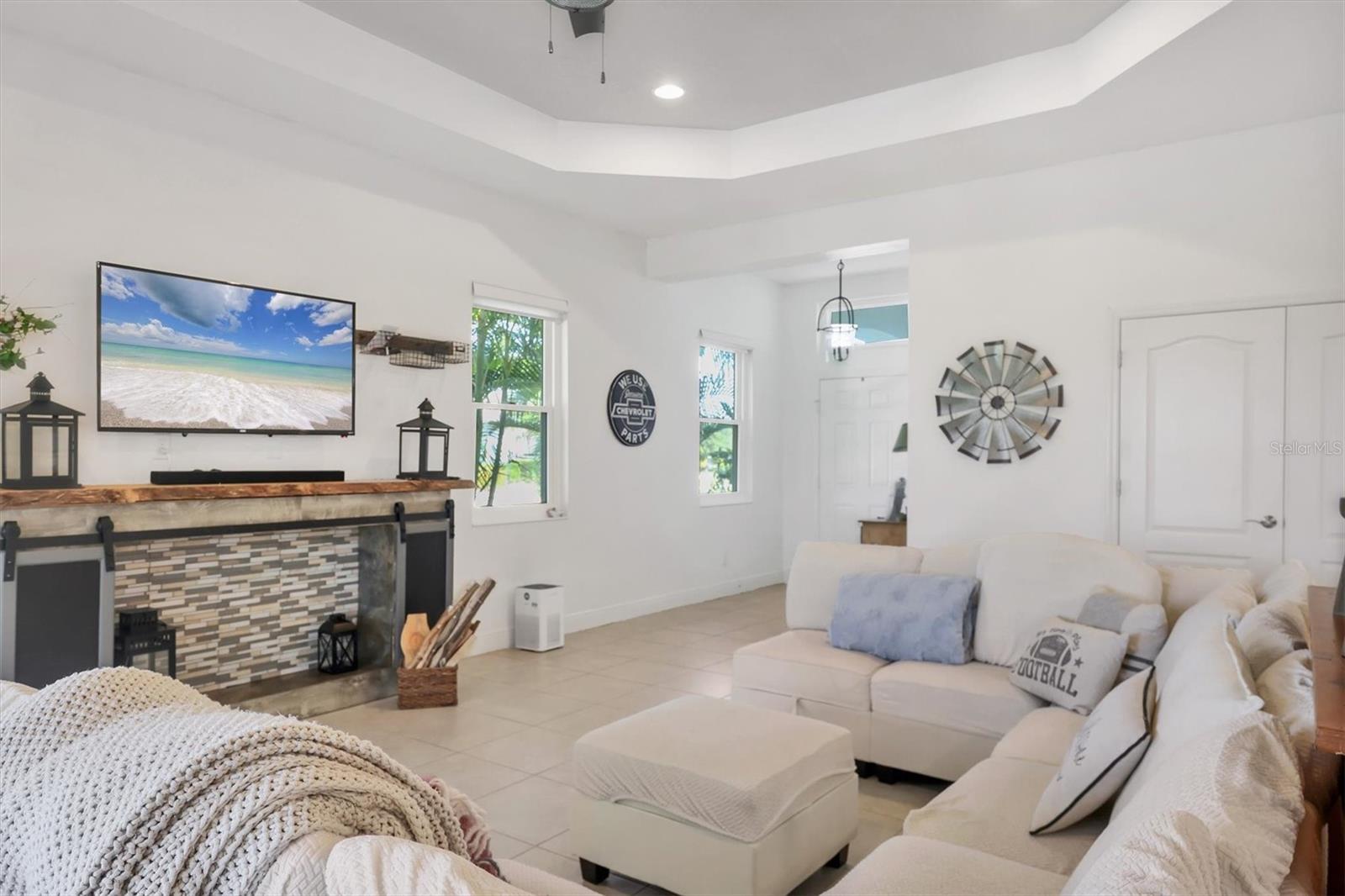 2006 RED LAKE RUN, BRADENTON, FL, 34211