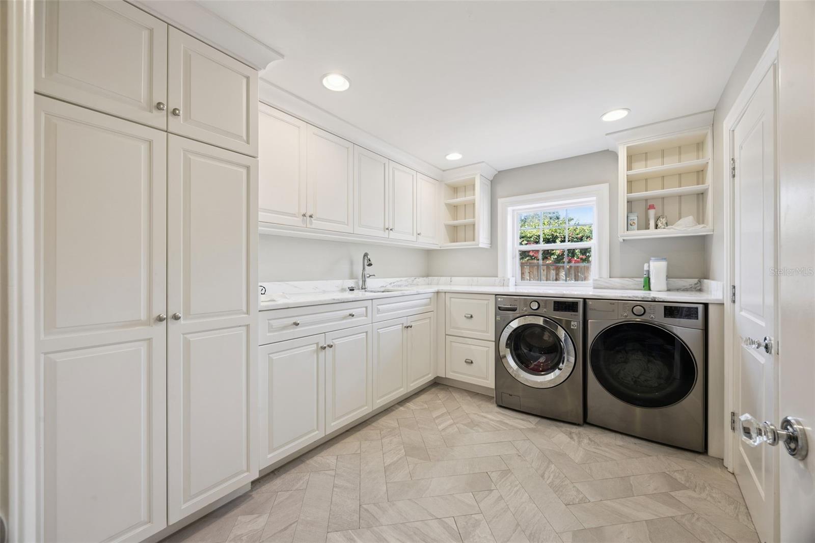 O6376953 Property Photo