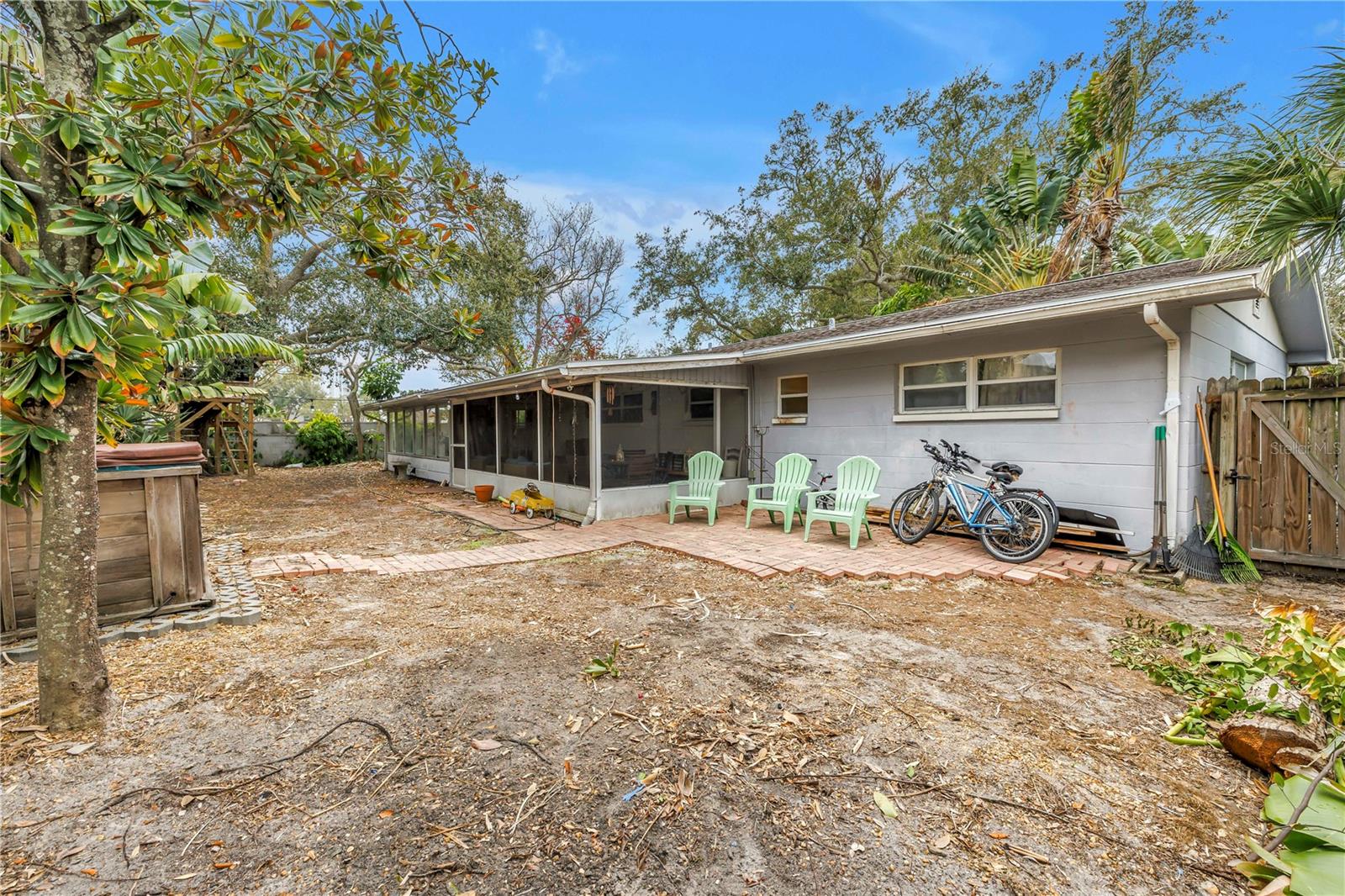 1297 EDEN ISLE BLVD NE, ST PETERSBURG, FL, 33702