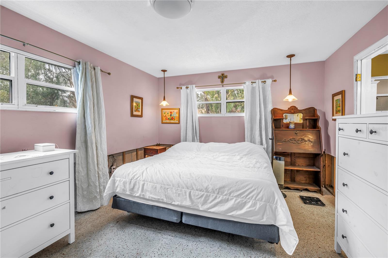 1297 EDEN ISLE BLVD NE, ST PETERSBURG, FL, 33702