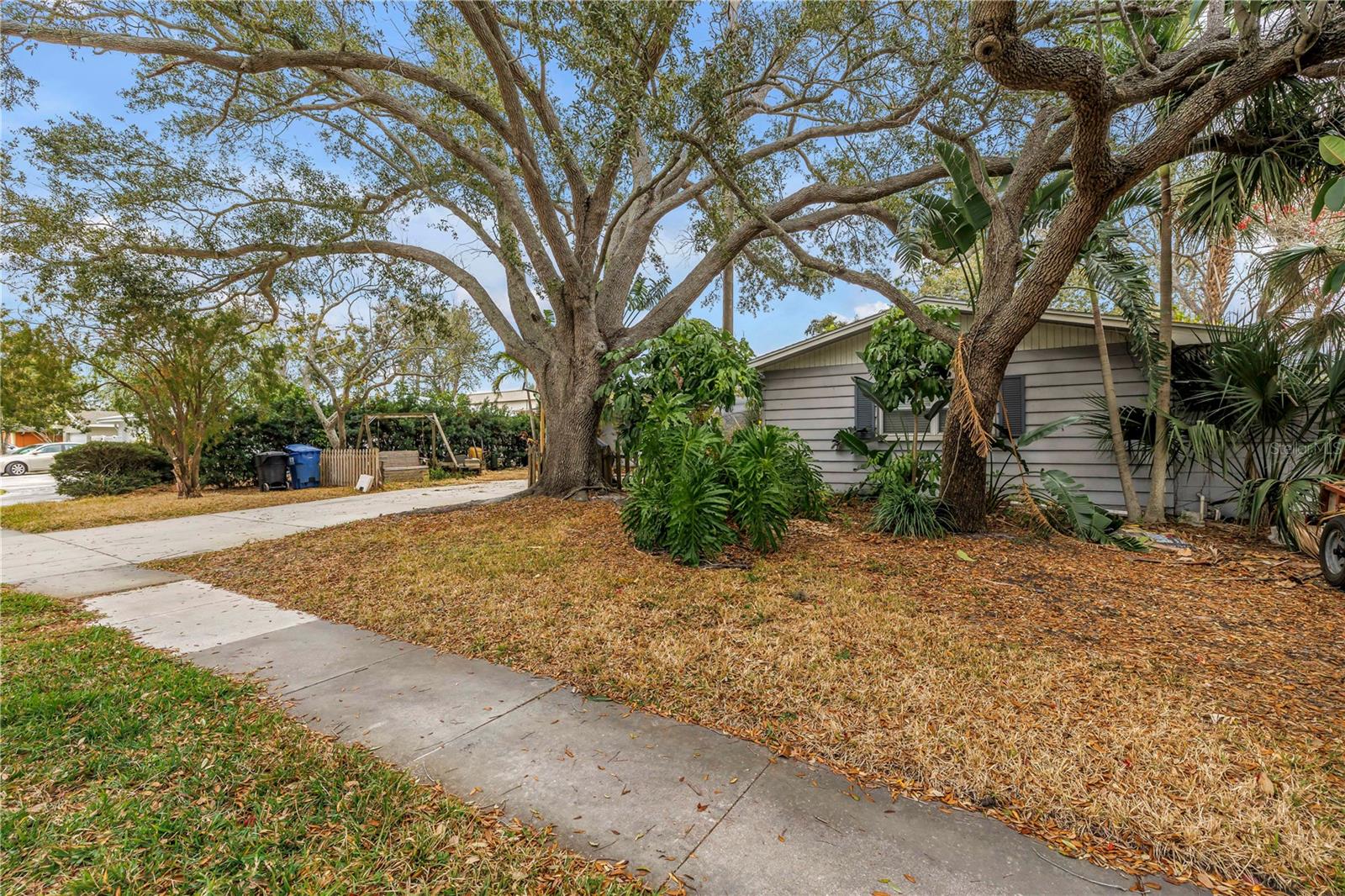1297 EDEN ISLE BLVD NE, ST PETERSBURG, FL, 33702