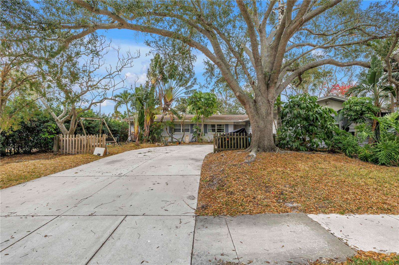 1297 EDEN ISLE BLVD NE, ST PETERSBURG, FL, 33702