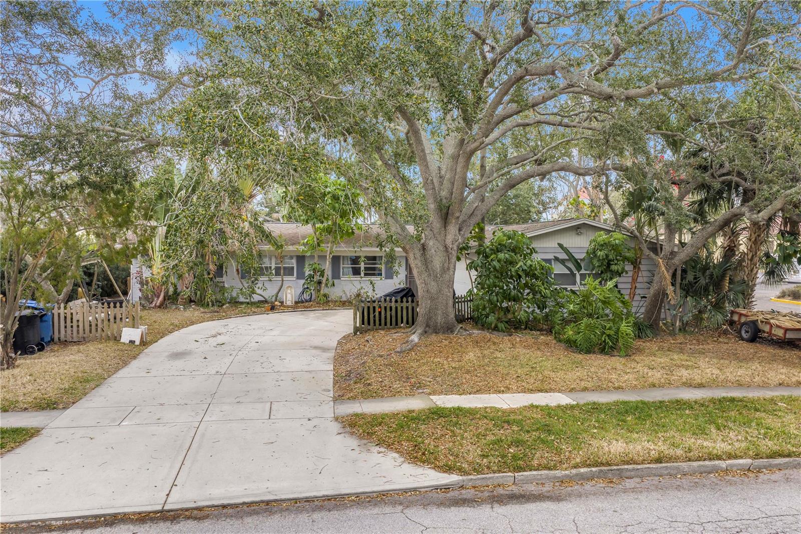 1297 EDEN ISLE BLVD NE, ST PETERSBURG, FL, 33702