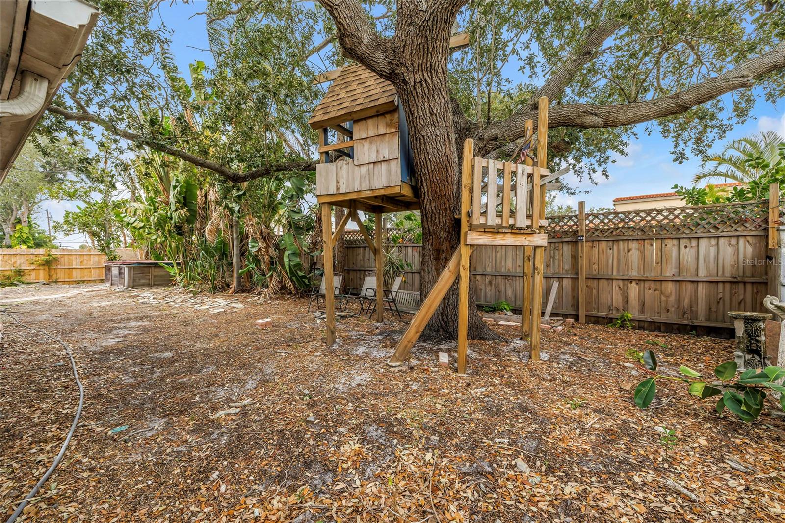 1297 EDEN ISLE BLVD NE, ST PETERSBURG, FL, 33702