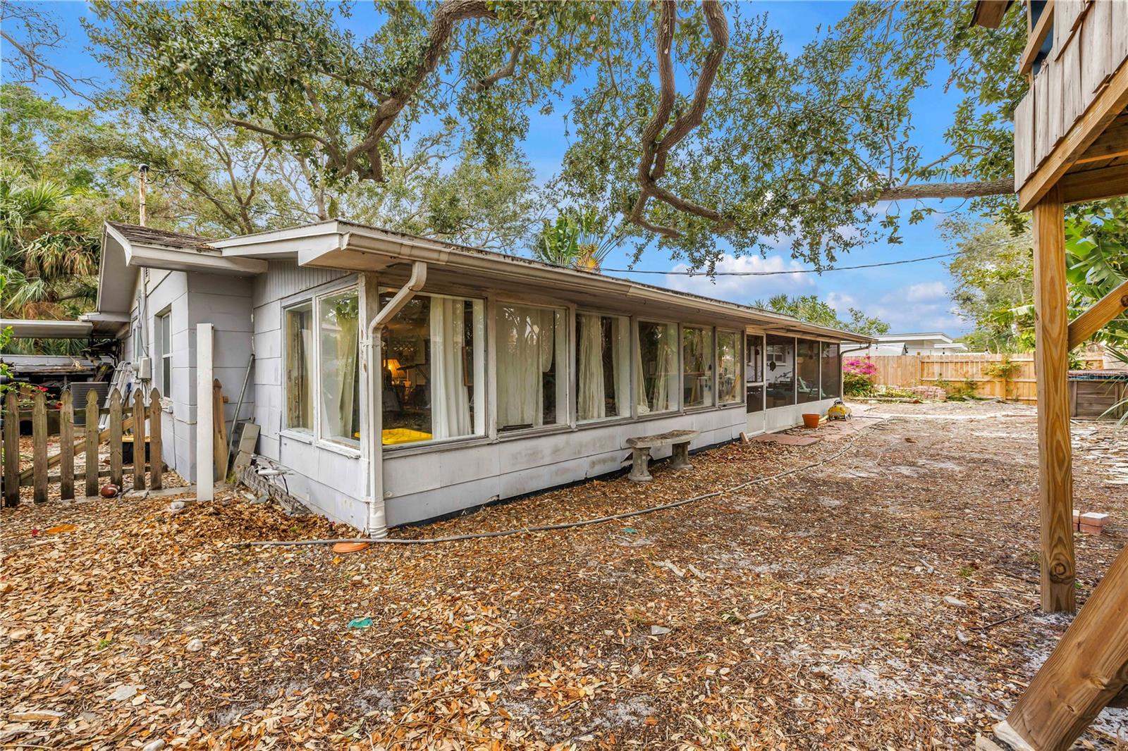 1297 EDEN ISLE BLVD NE, ST PETERSBURG, FL, 33702