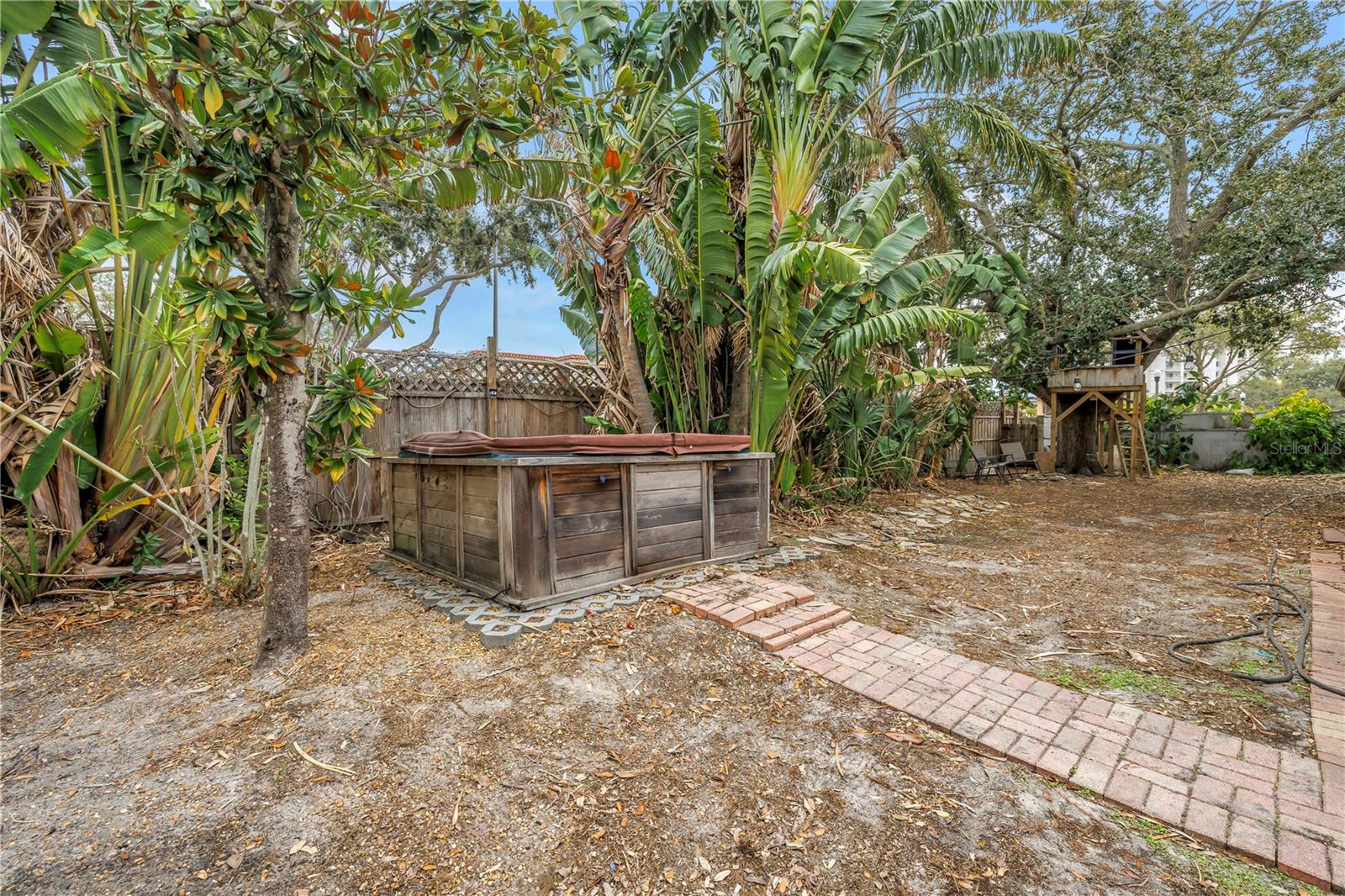 1297 EDEN ISLE BLVD NE, ST PETERSBURG, FL, 33702