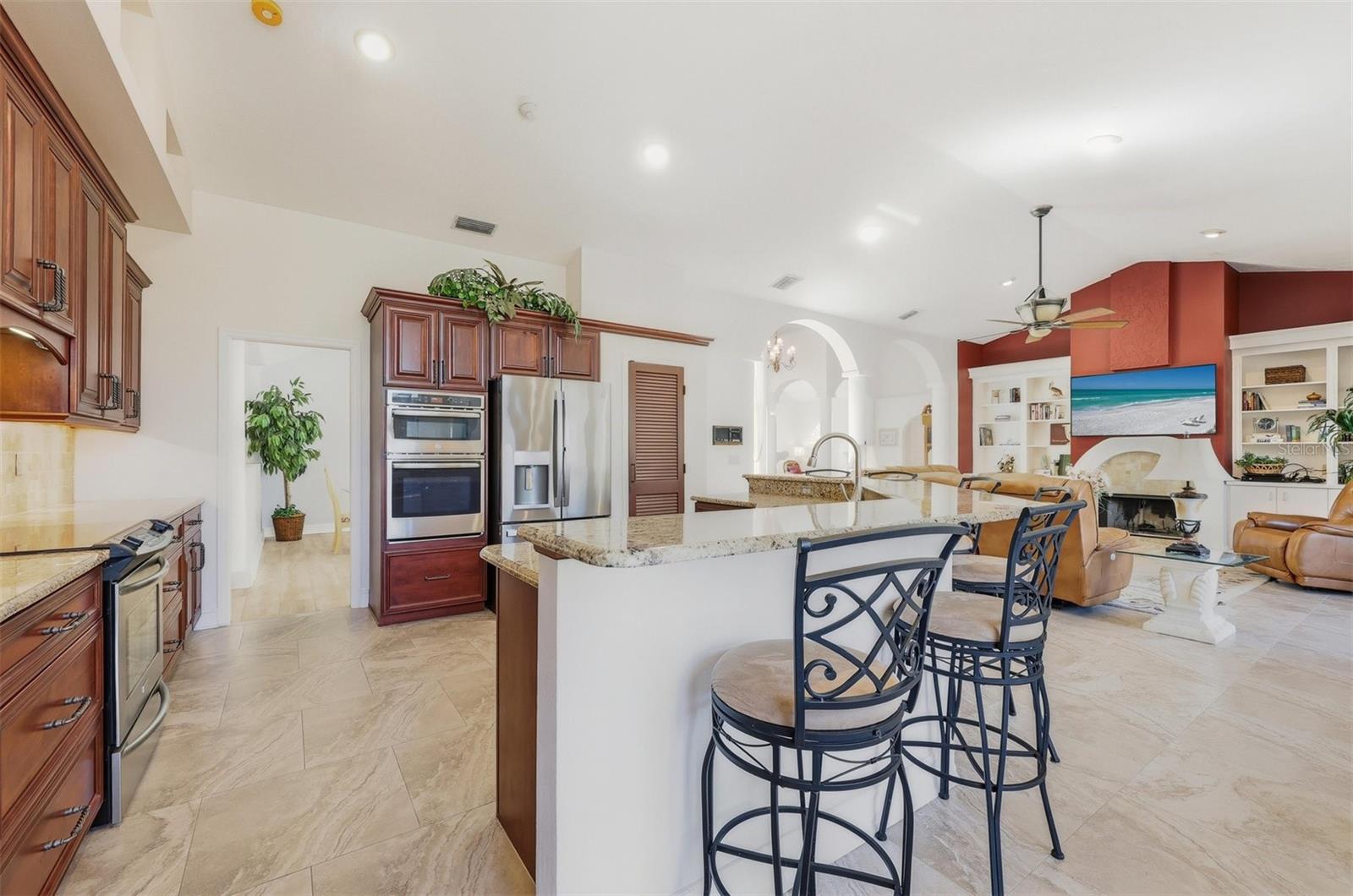 4221 ESCONDITO CIR, SARASOTA, FL, 34238