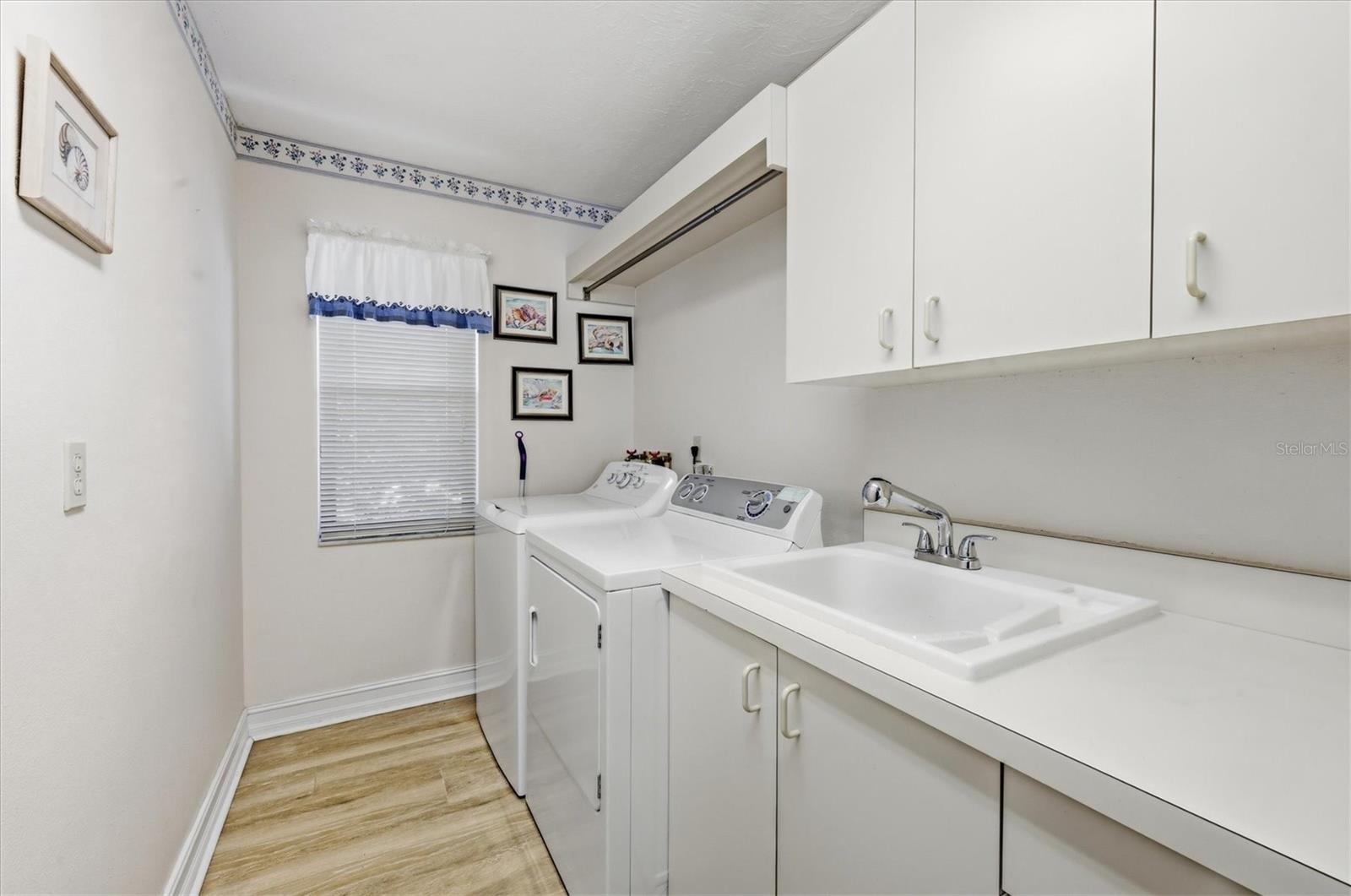 4221 ESCONDITO CIR, SARASOTA, FL, 34238