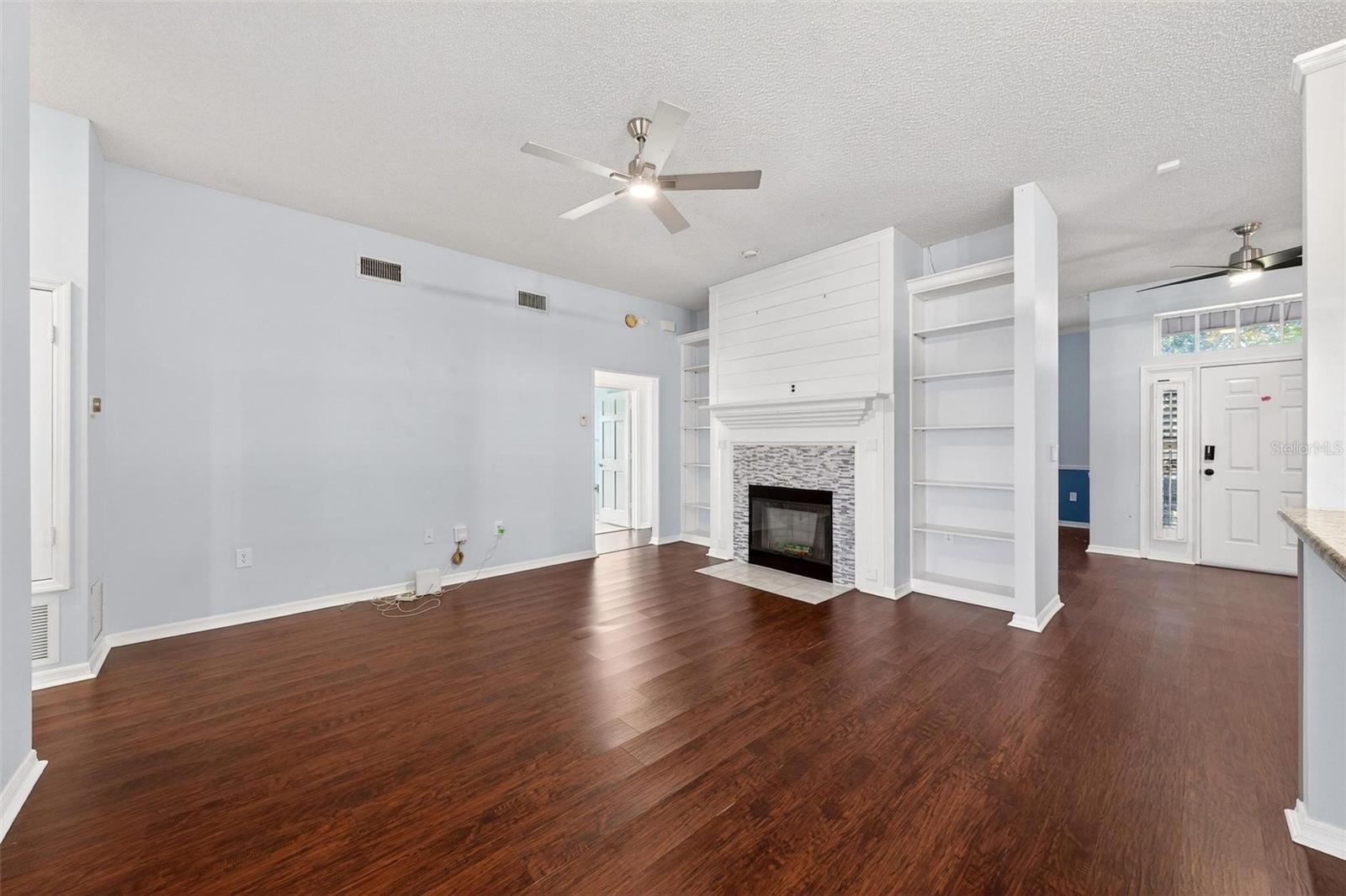 2132 TIPTREE CIR, ORLANDO, FL, 32837