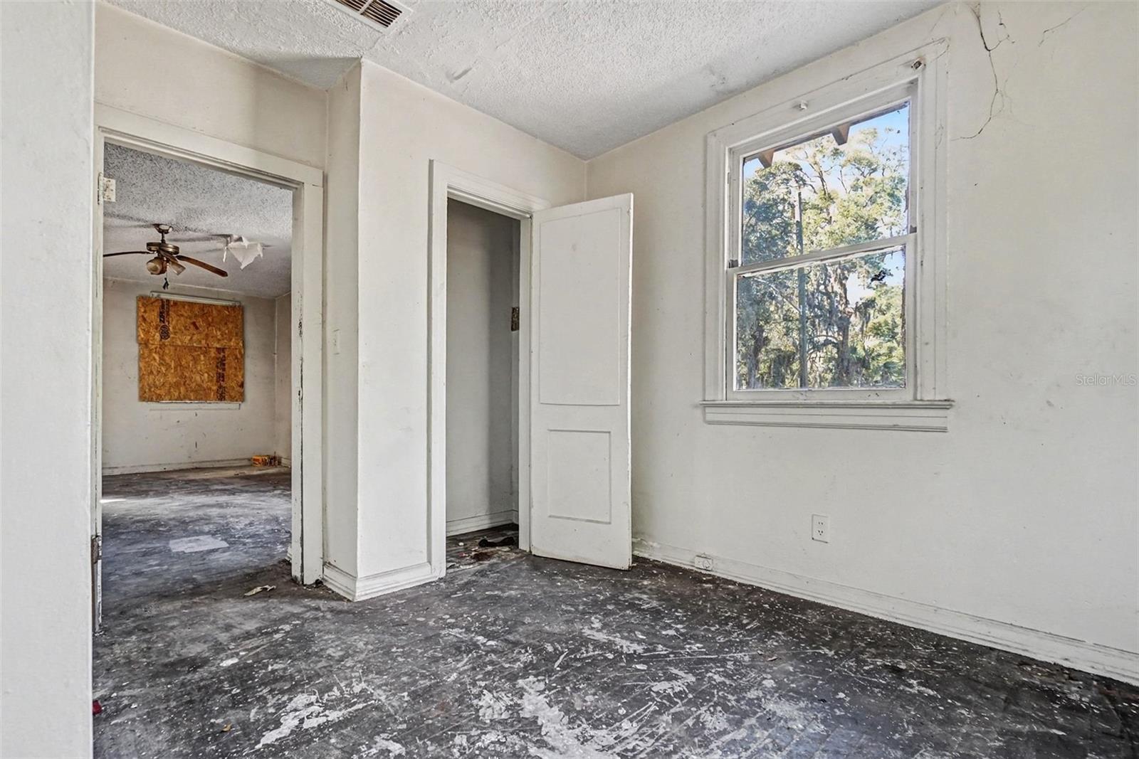 TB8469058 Property Photo