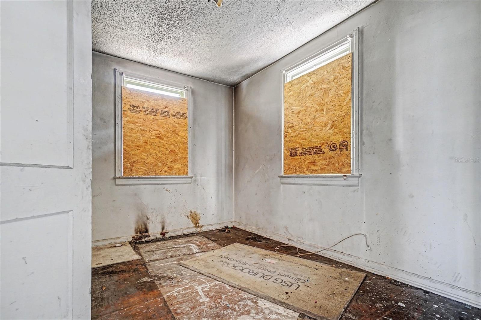 TB8469058 Property Photo