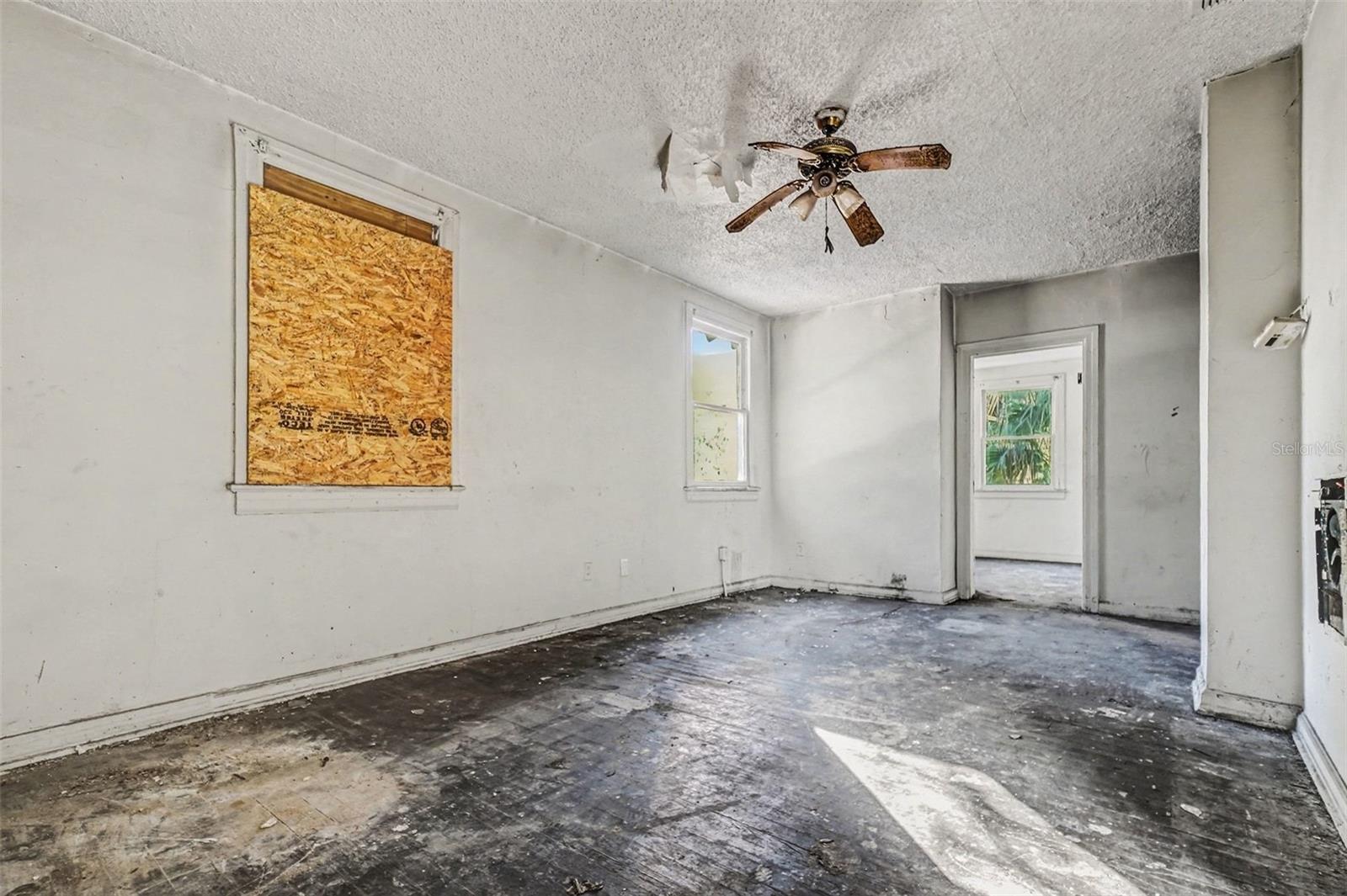 TB8469058 Property Photo