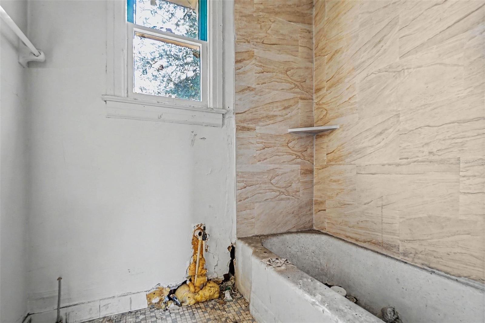 TB8469058 Property Photo