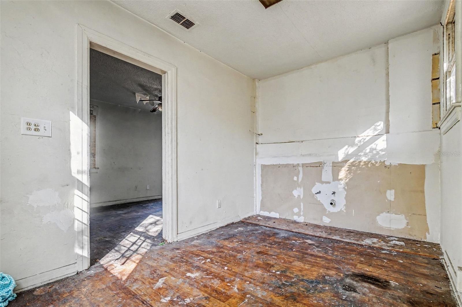 TB8469058 Property Photo