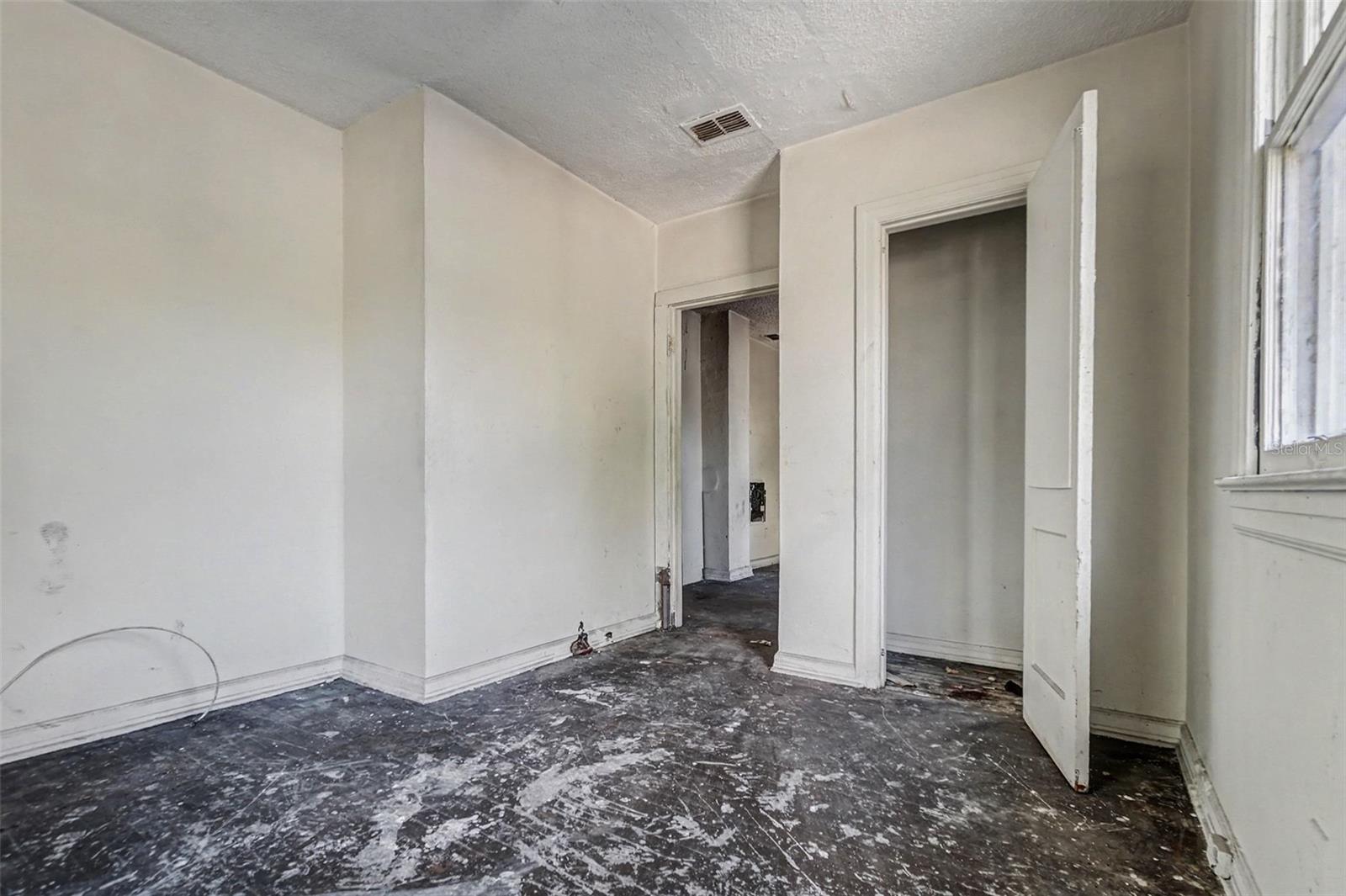 TB8469058 Property Photo