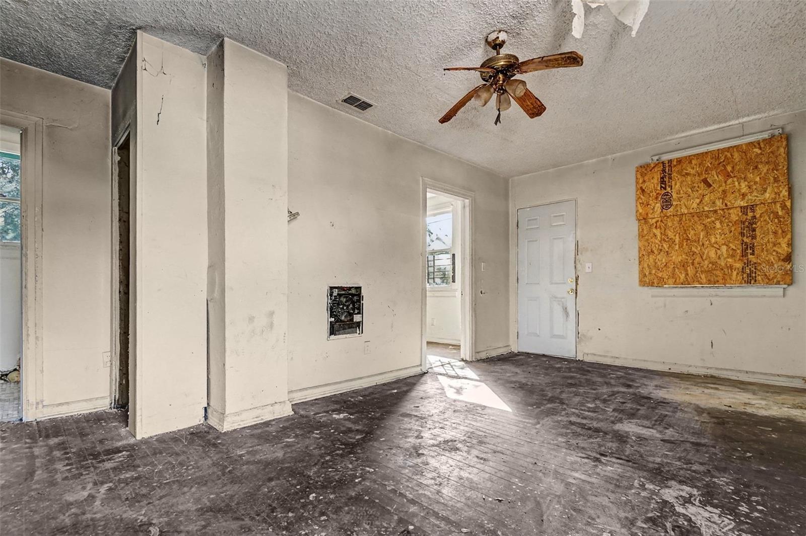 TB8469058 Property Photo