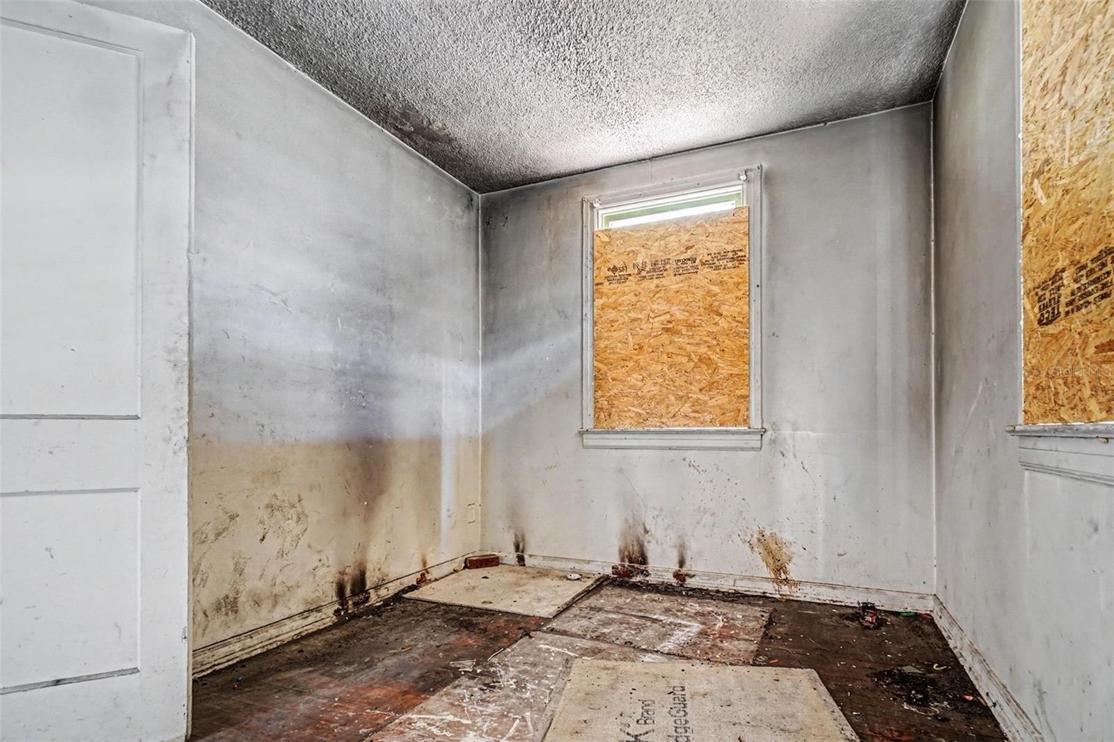 TB8469058 Property Photo