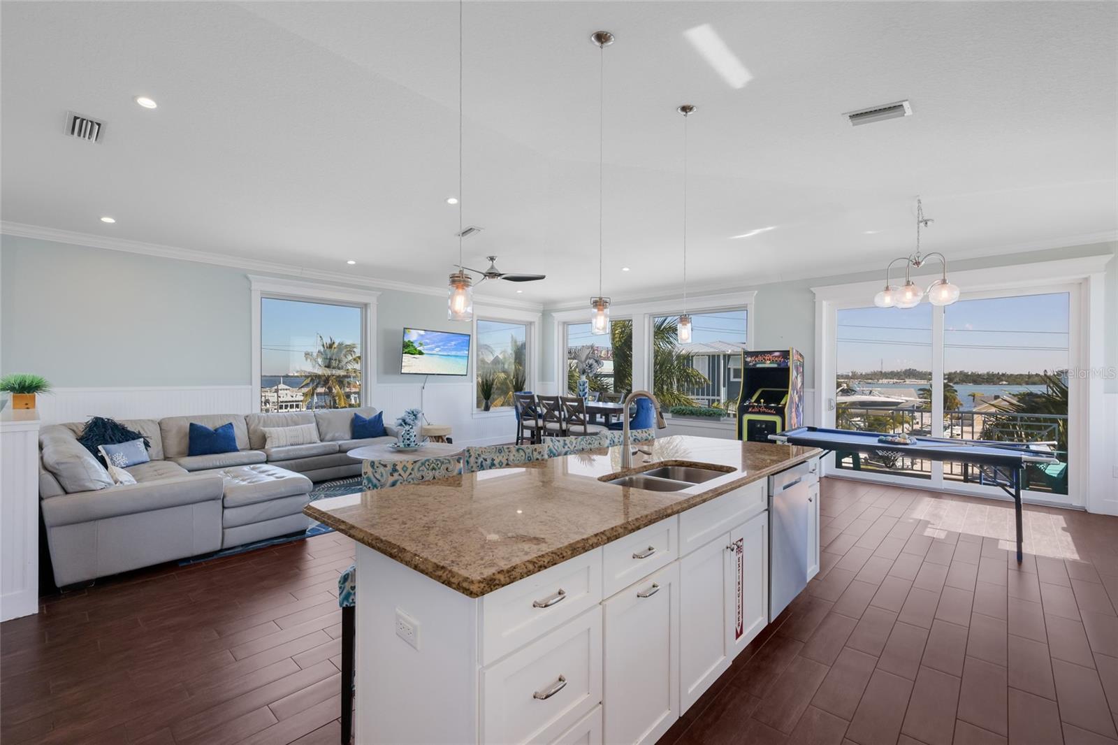 206 CHURCH AVE, BRADENTON BEACH, FL, 34217