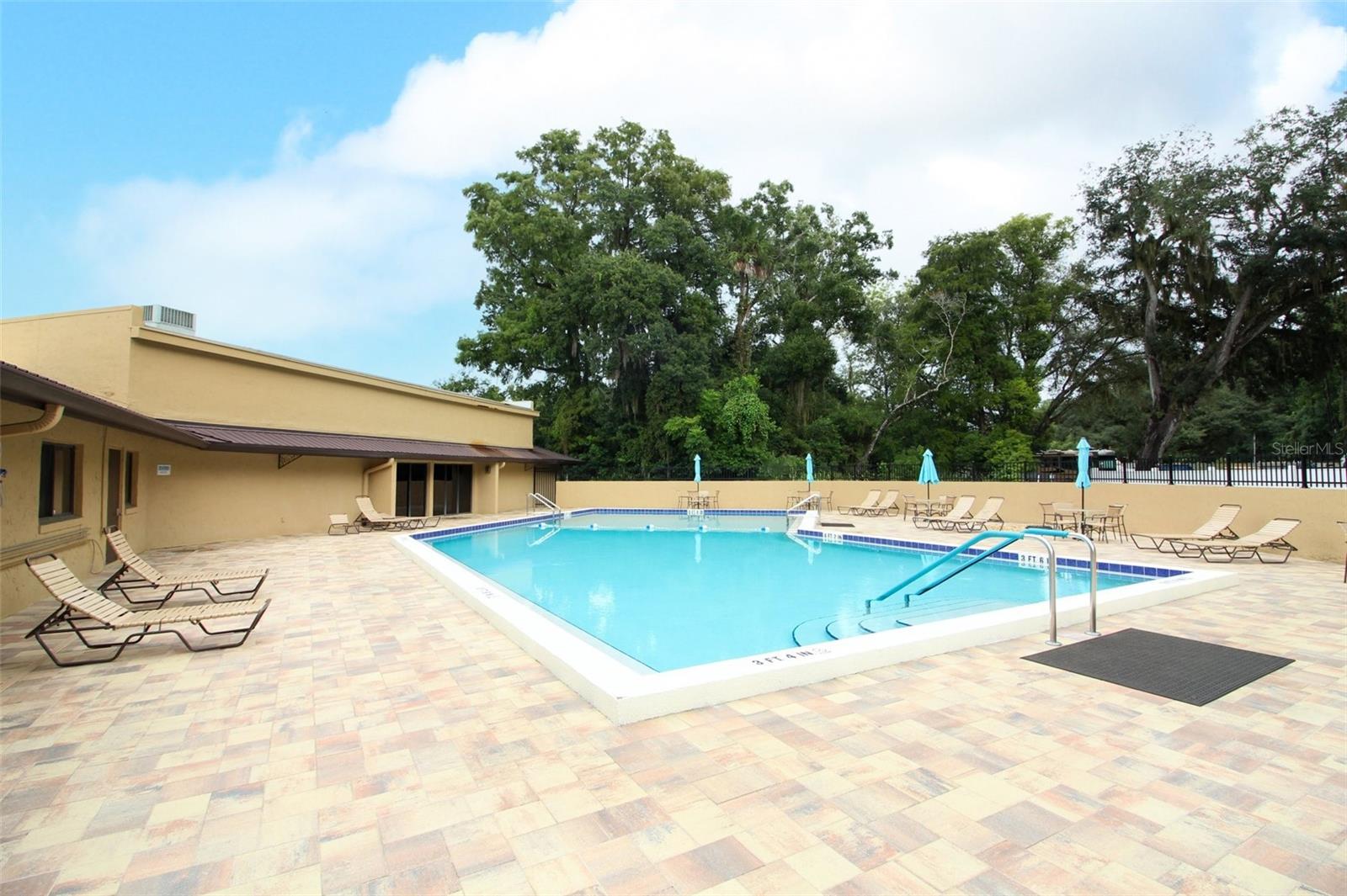 O6377082 Property Photo