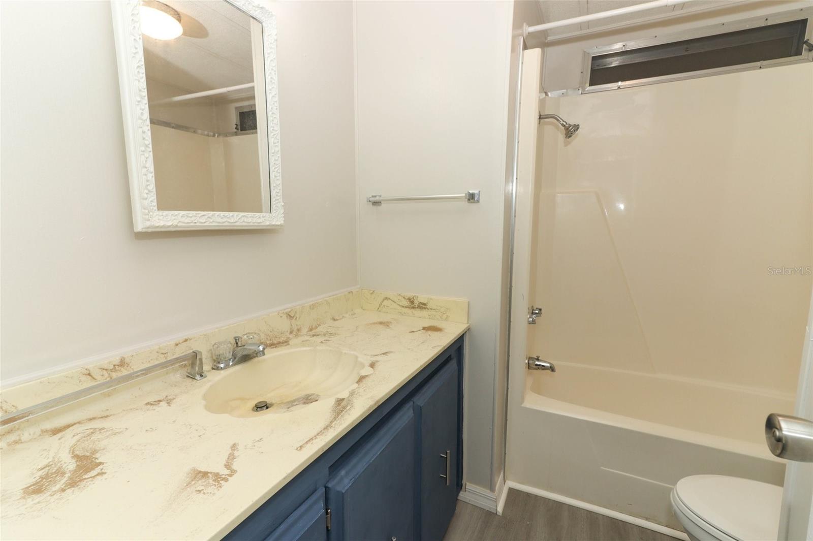 O6377082 Property Photo