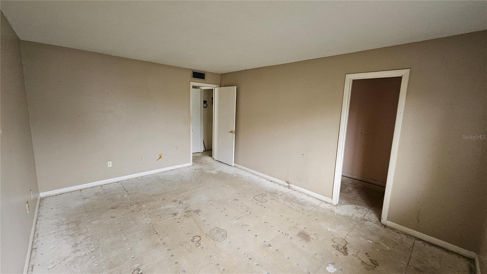 OM717474 Property Photo