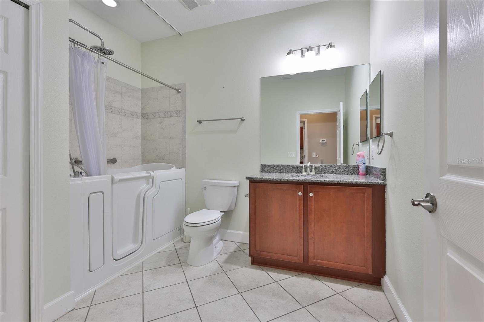 Guest Bath with tub (Never been used)